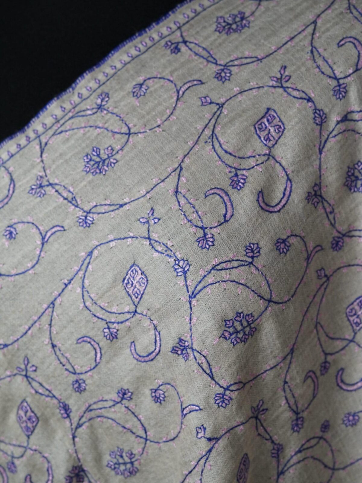 Royal Kaarigari Pashmina Scarf – Intricate Artistry