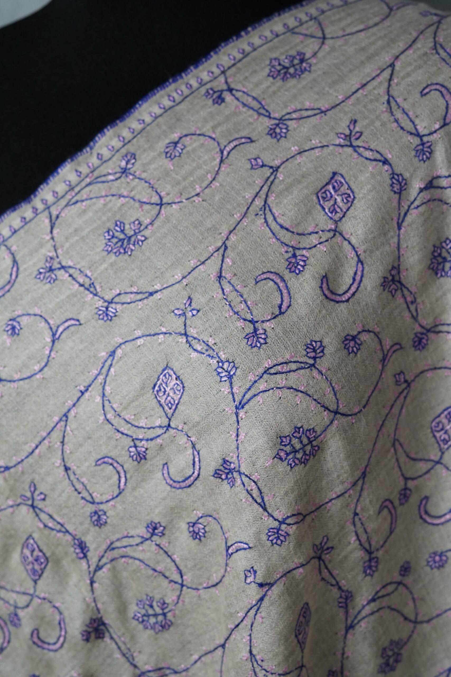 UPLOAD-Kaarigari-–-Intricate-Artistry-cream-scaled-600x900 Zarif-e-Safa Pashmina Scarf - Image 3