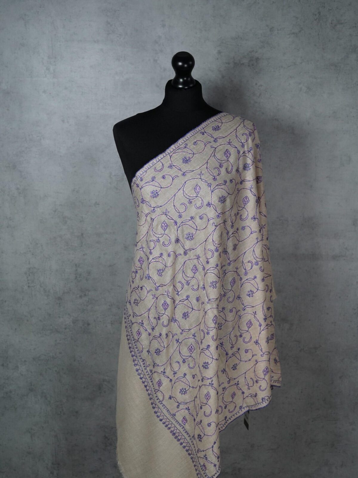 Royal Kaarigari Pashmina Scarf – Intricate Artistry