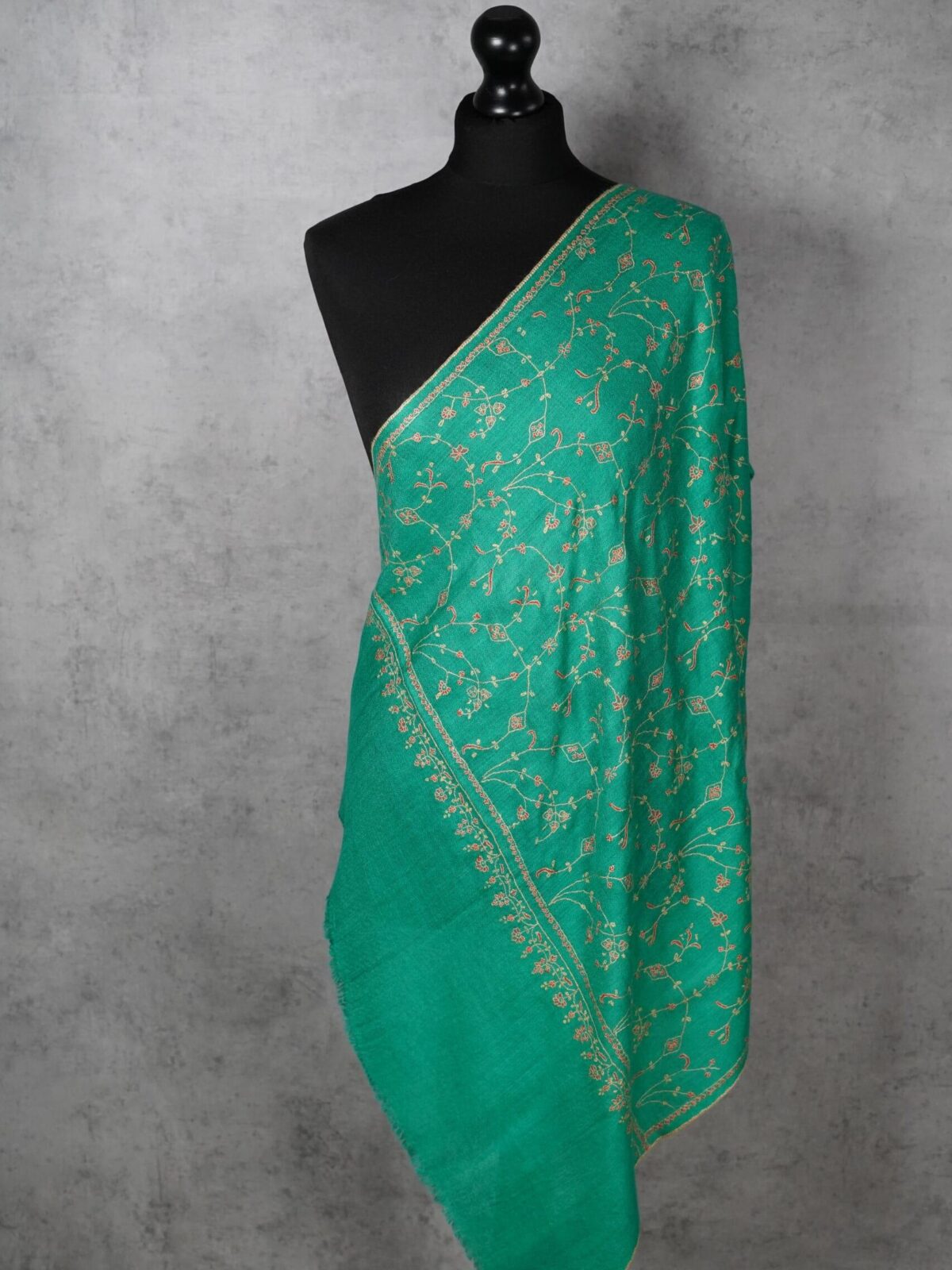 Royal Kaarigari Pashmina Scarf – Intricate Artistry