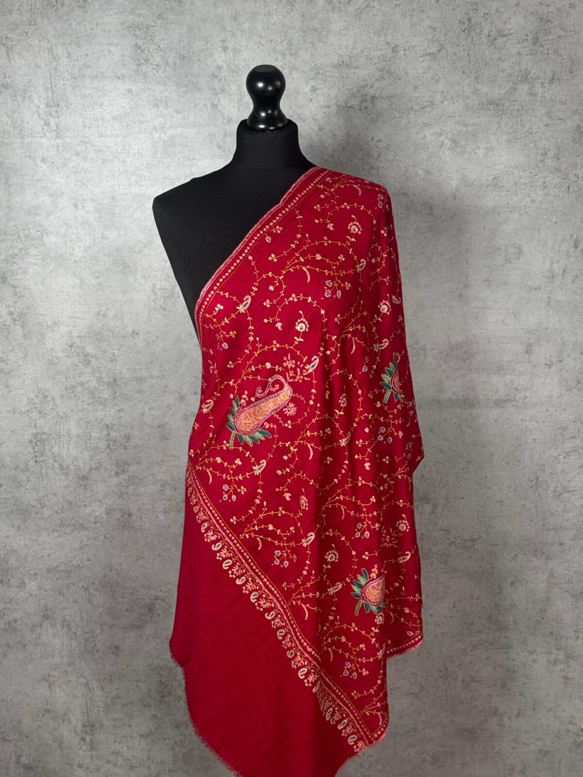 Royal Kaarigari Pashmina Scarf – Intricate Artistry