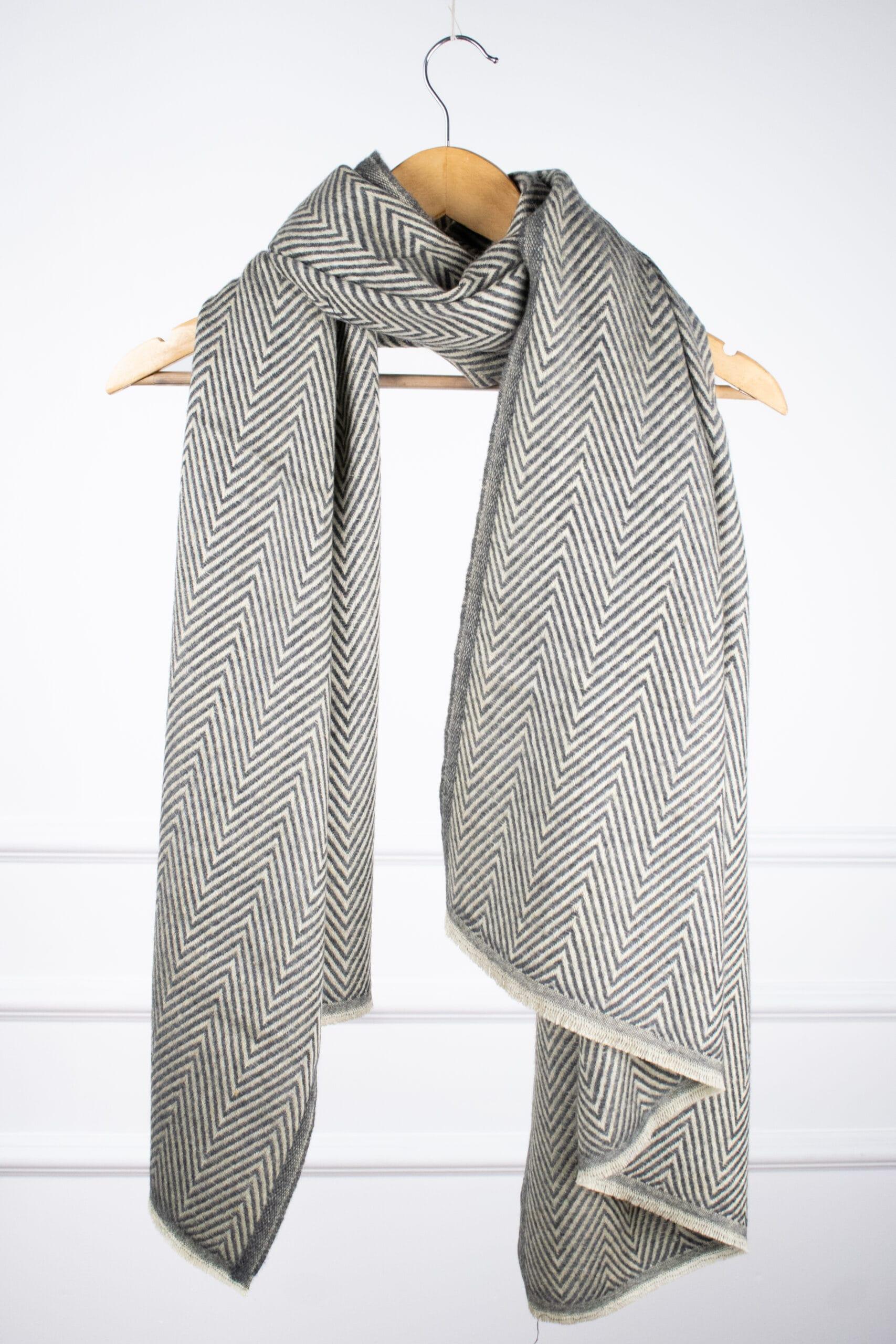 Acrowool Stole Black