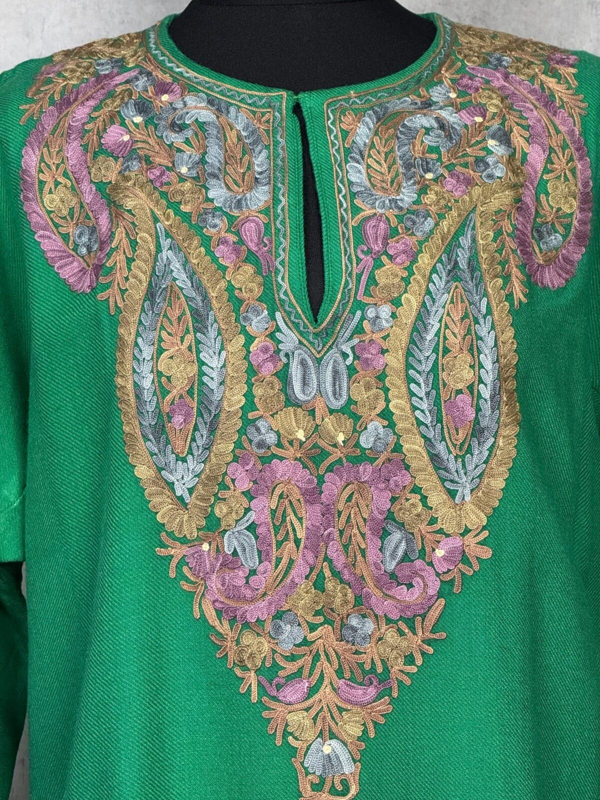 Poshkaar – Green Acro Wool Aari Embroidered Pheran