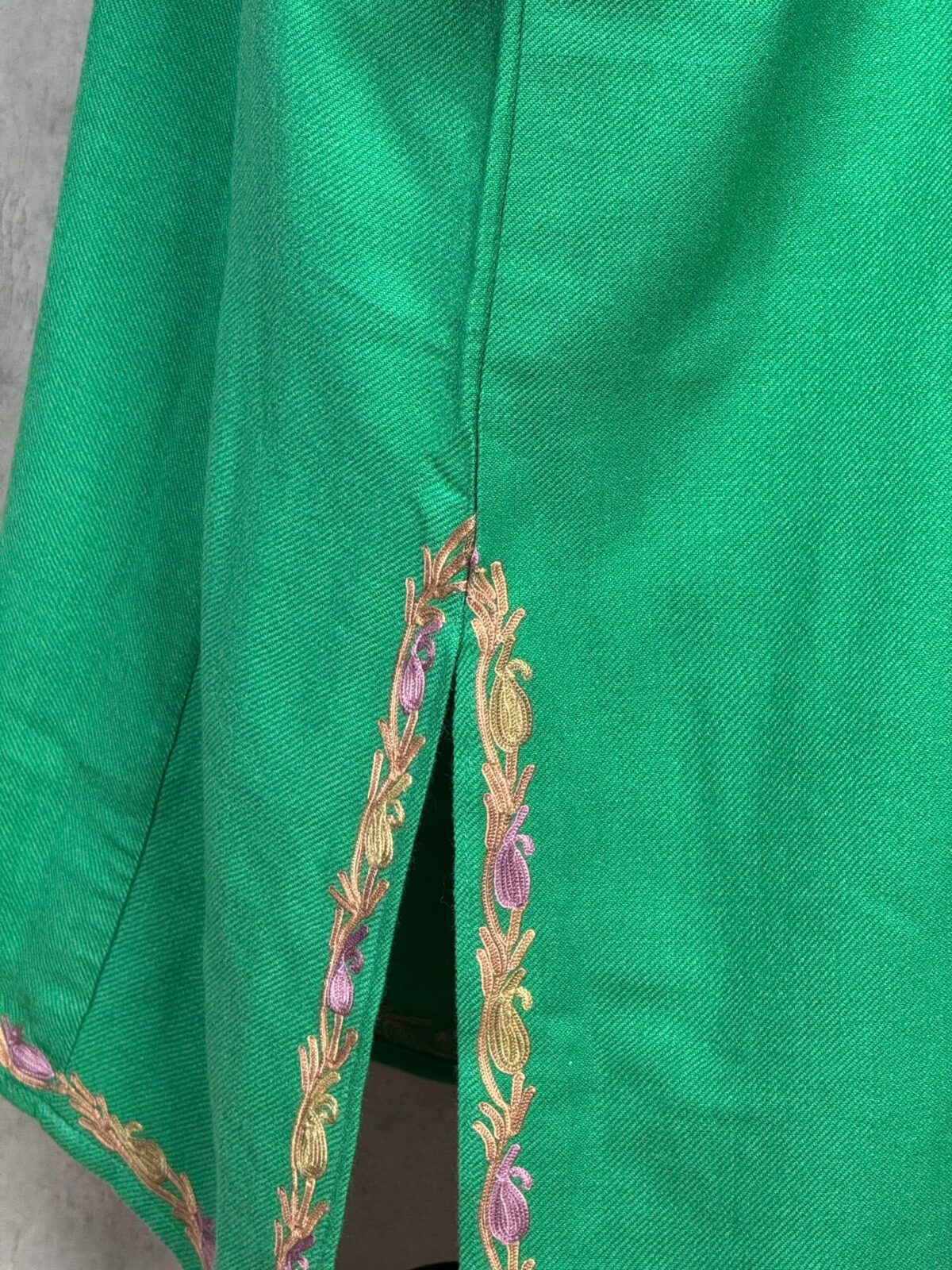 Poshkaar – Green Acro Wool Aari Embroidered Pheran