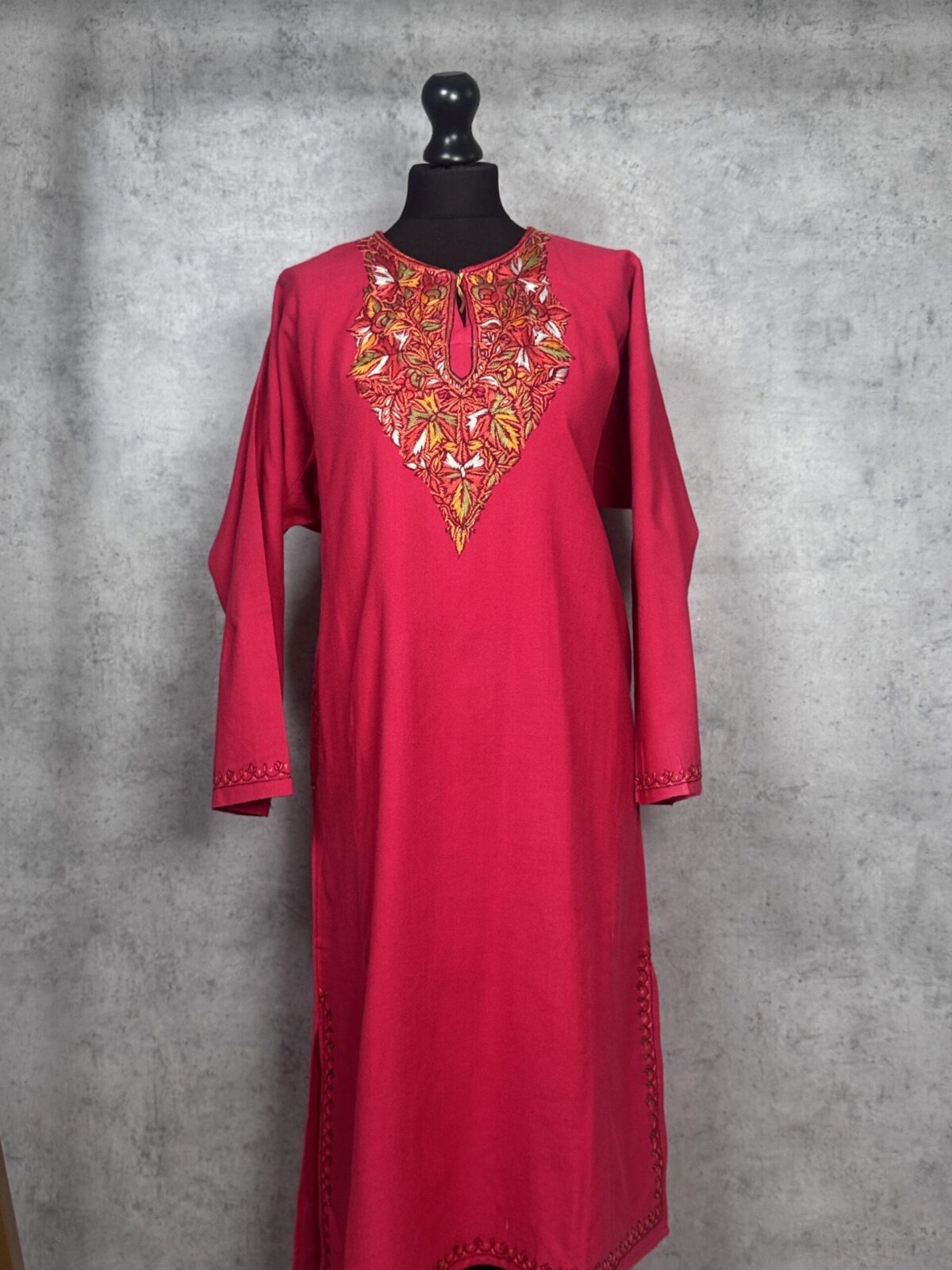 Mahveen – Crimson Hand Needle Work Pheran