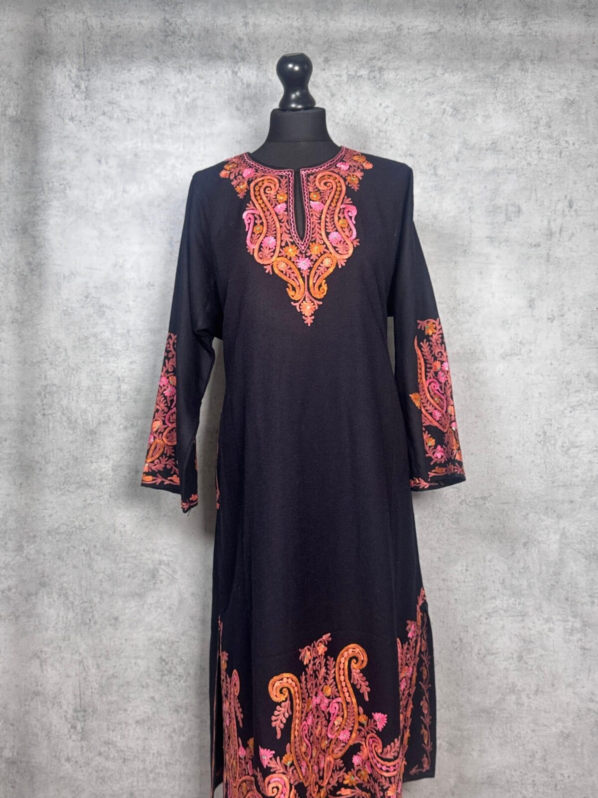 Noor-e-Ember Black Acro Wool Aari-Embroidered Pheran