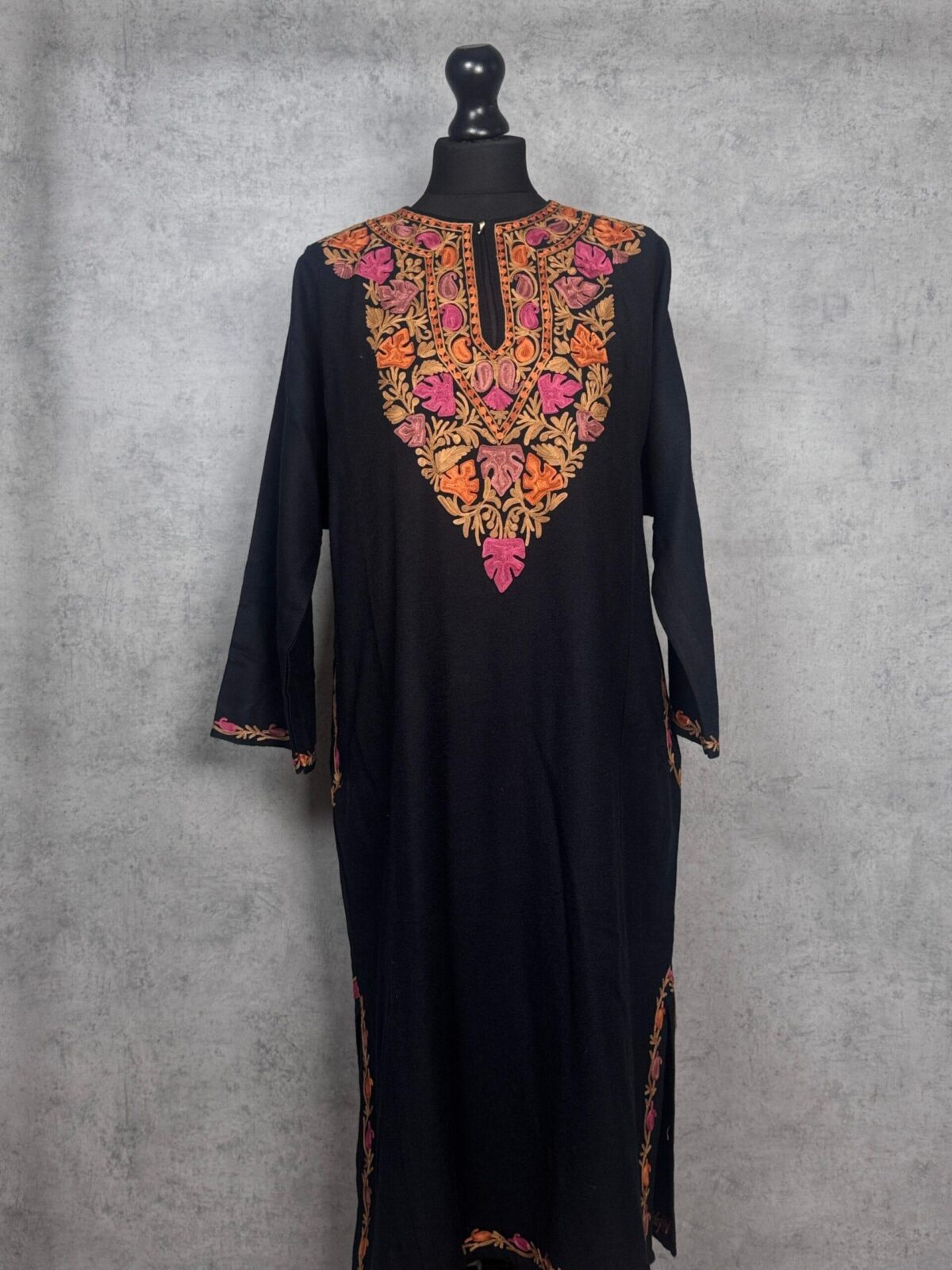 Posh Rang Acro Wool Aari Embroidered Pheran