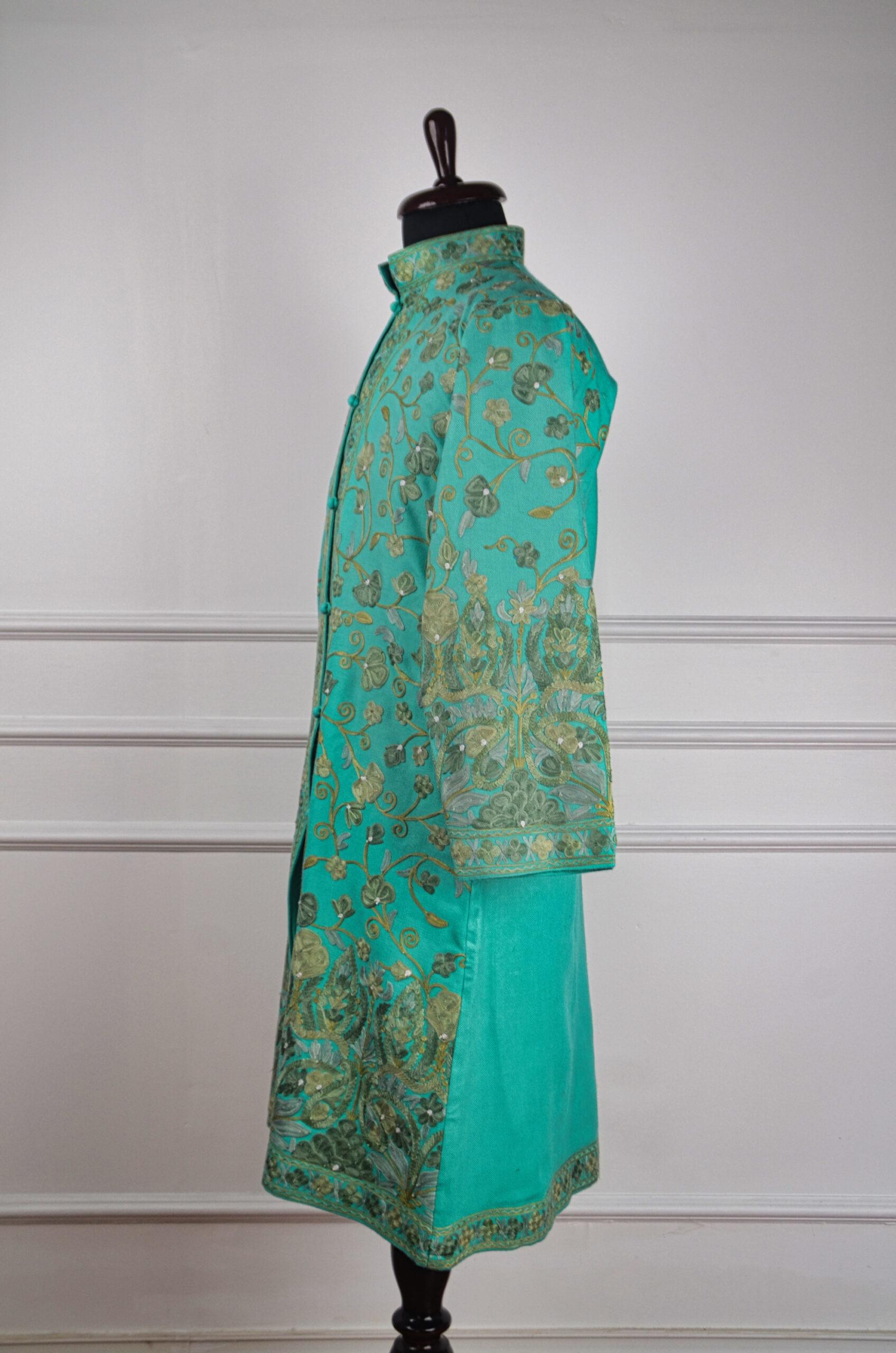 DSC_0839-scaled-600x906 The Emerald Whispers Kashmiri Long Woollen Jacket - Image 4