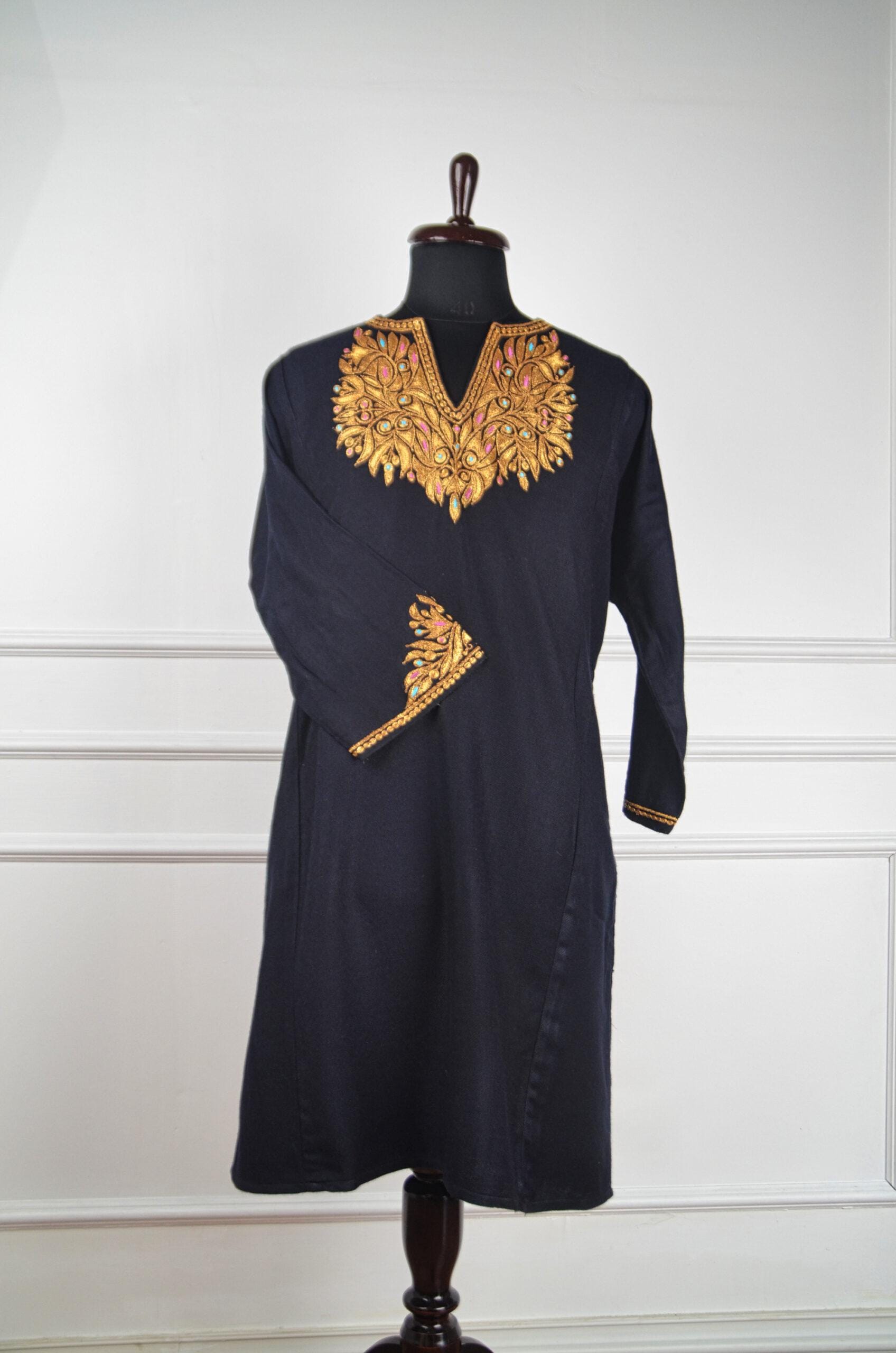 DSC_0913-scaled-600x906 Noor-e-Zeest Kashmiri Tilla Work Pheran - Image 4