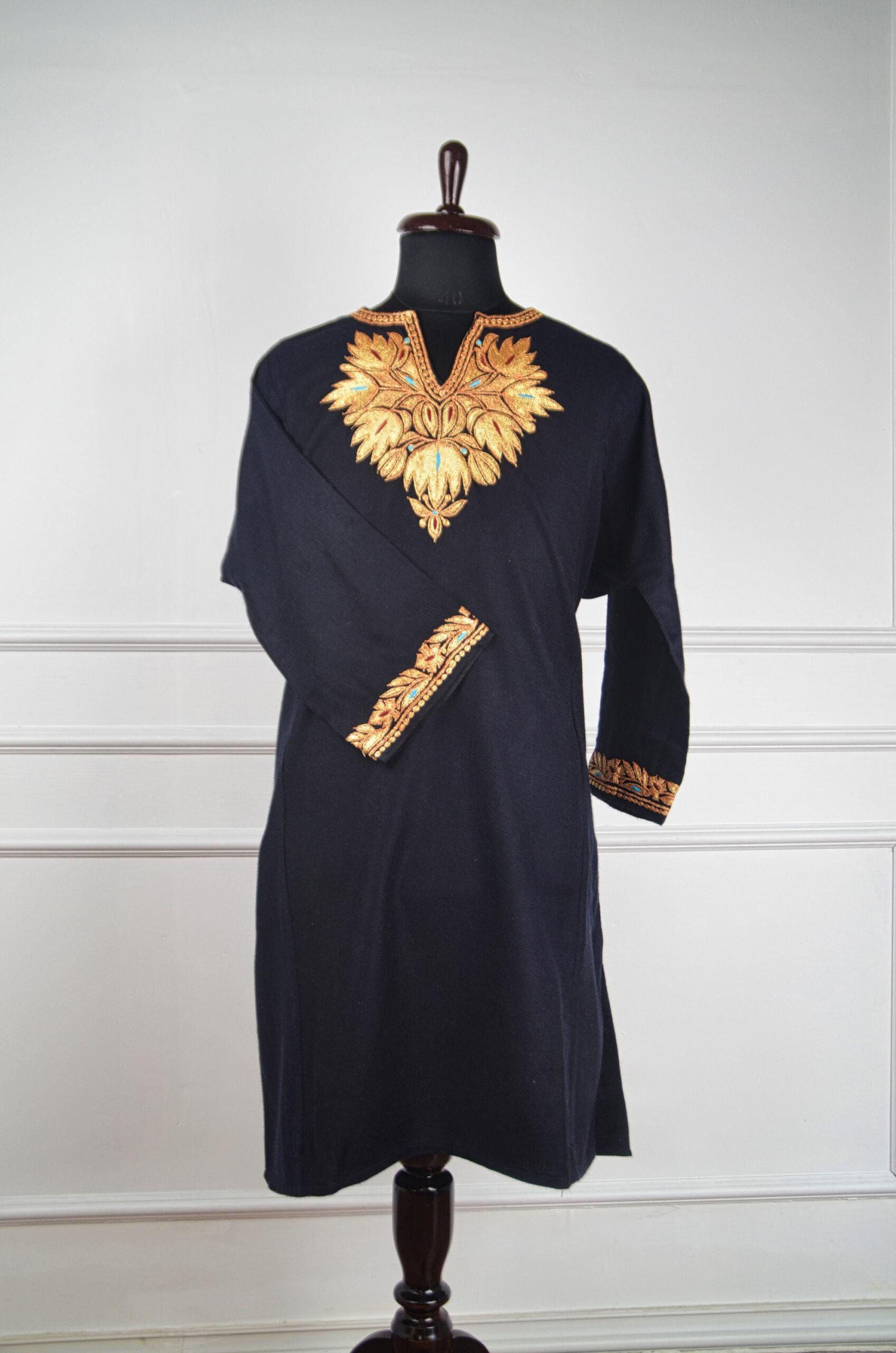 DSC_0928-scaled-600x906 Zeenat-e-Zar Kashmiri Tilla Work Pheran - Image 4