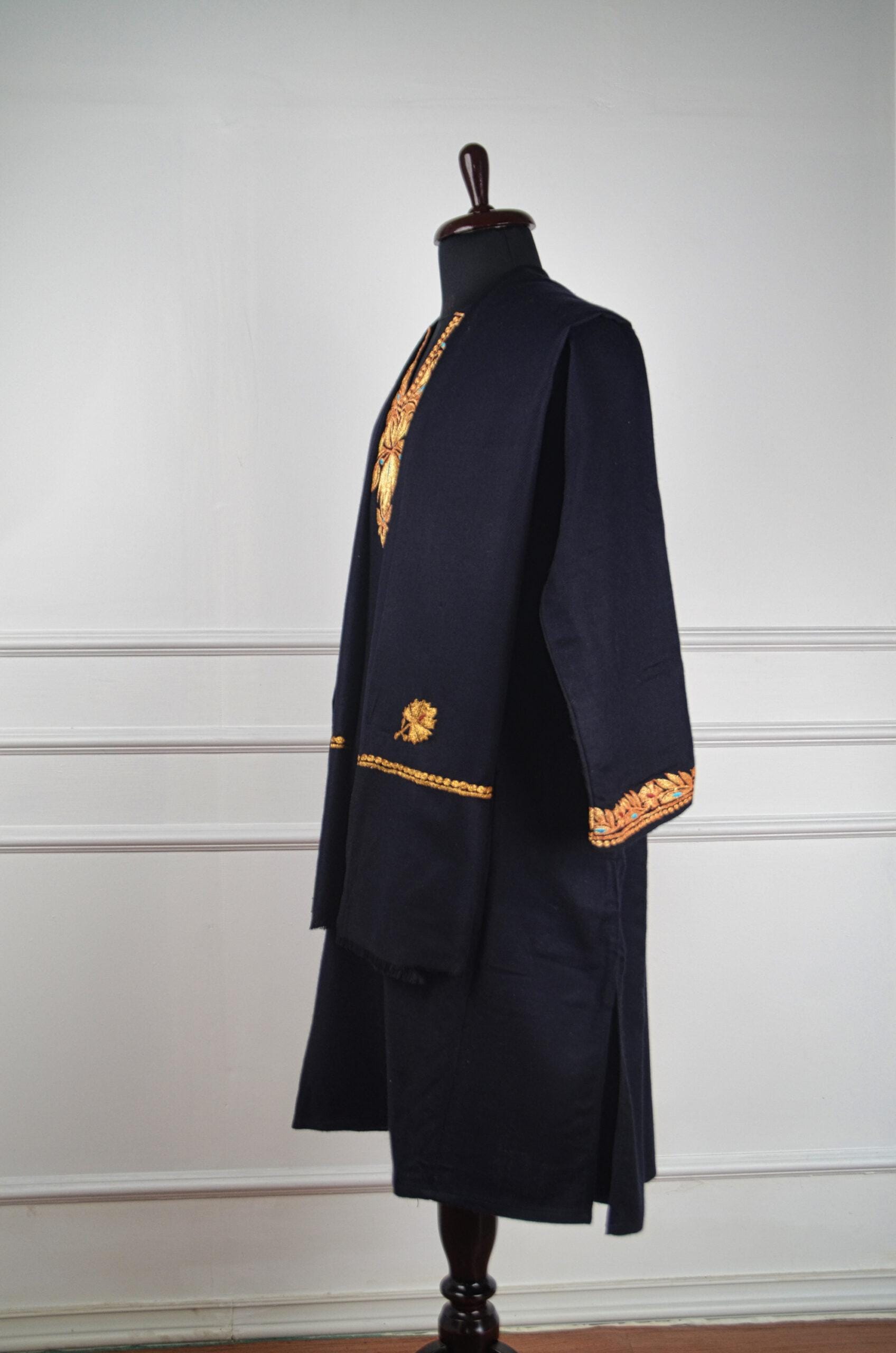 DSC_0932-scaled-600x906 Zeenat-e-Zar Kashmiri Tilla Work Pheran - Image 2