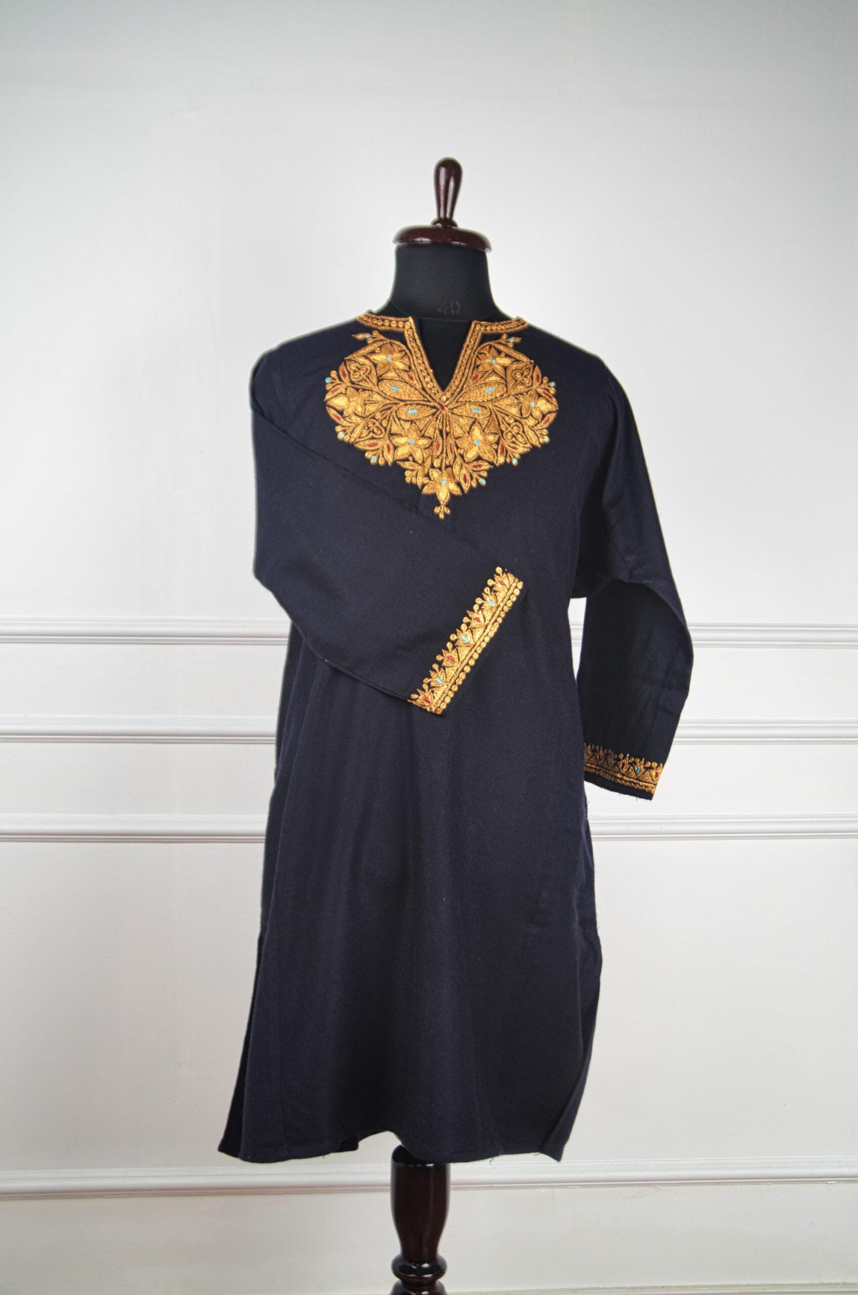 DSC_0941-scaled-600x906 Sunehri Shaam Kashmiri Tilla Work Pheran - Image 4