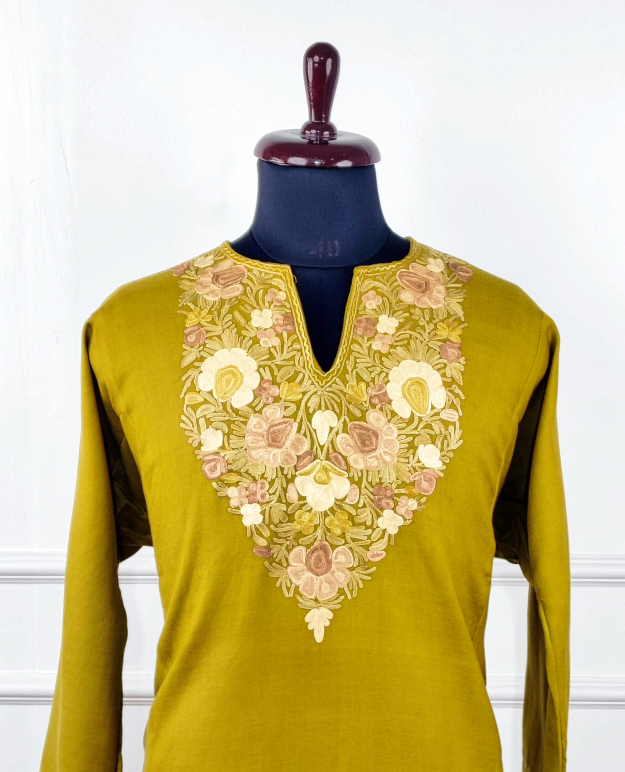 10c-2-600x741 Zard-e-Naz Aari Embroidered Wool Pheran - Image 4