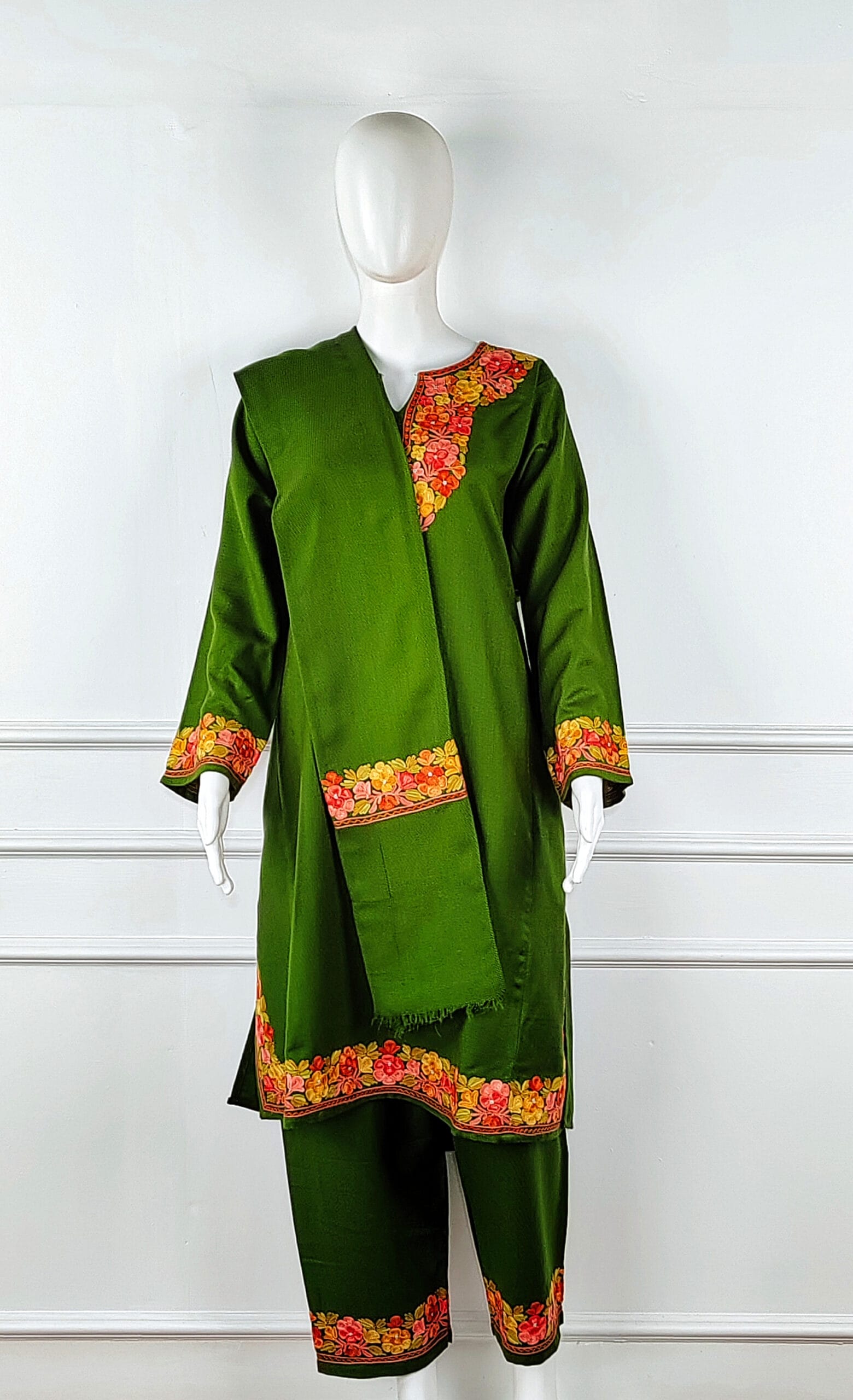 12b-600x985 Sabz-e-Gulshan Aari Embroidered Wool Pheran