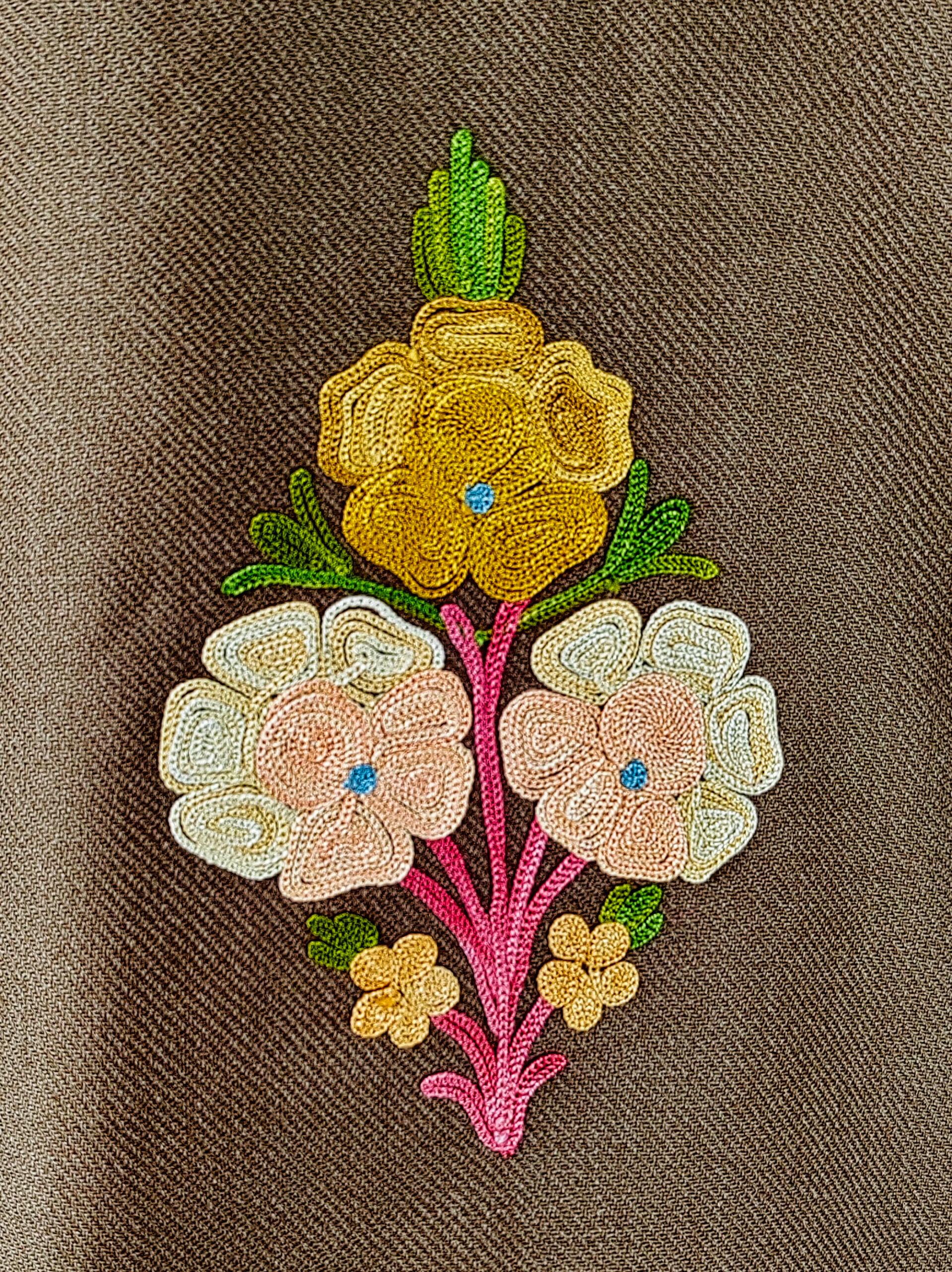 1c-1-600x801 Zarif Aari Embroidered Wool Pheran - Image 2