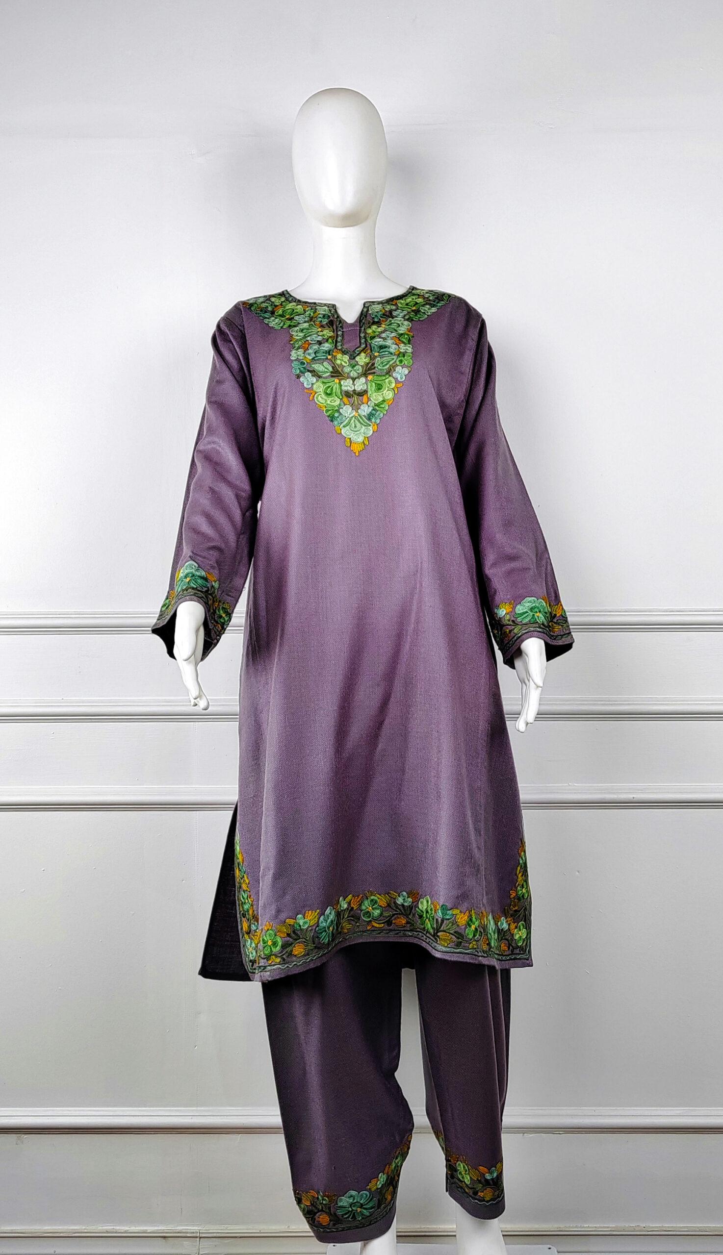 3a-600x1042 Shaam-e-Banafsha Aari Embroidered Wool Pheran - Image 2