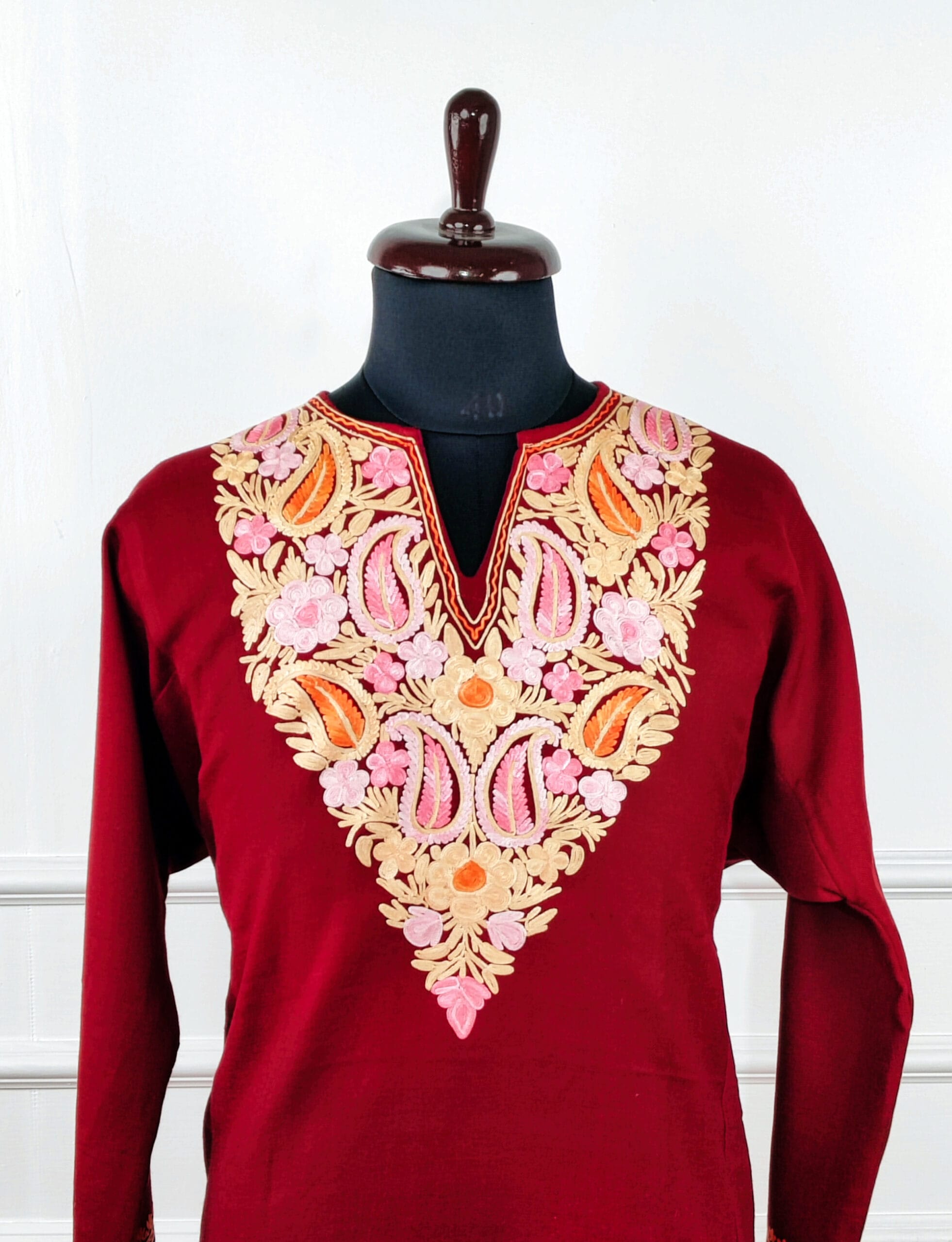 3c-600x783 Shaam-e-Anar Aari Embroidered Wool Pheran - Image 3