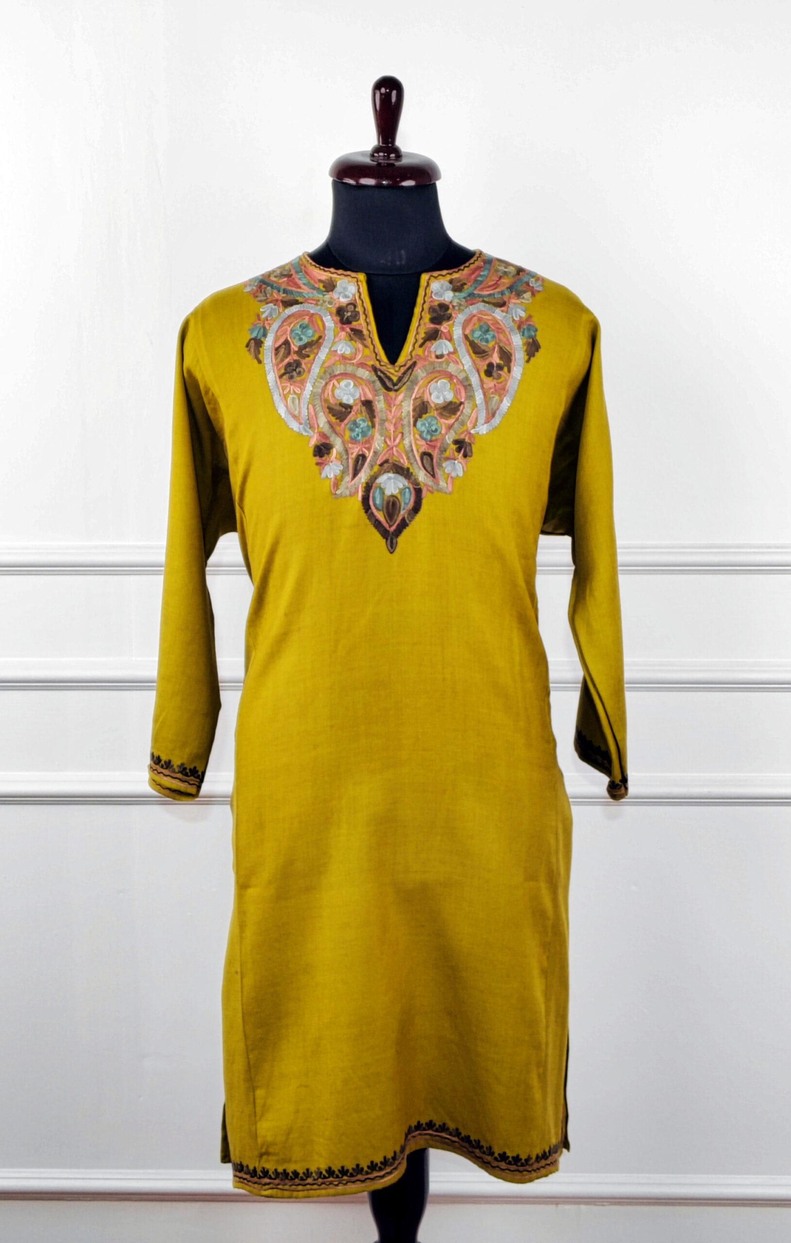 4b-1-600x943 Zard-e-Khizaan Aari Embroidered Wool Pheran - Image 2
