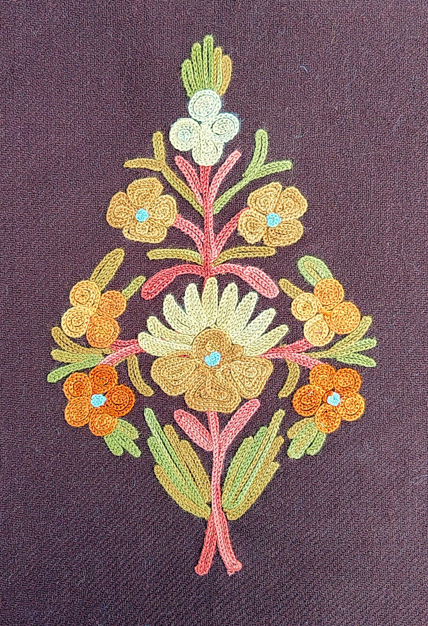 5c-600x878 Rang-e-Zardkhiz Aari Embroidered Wool Pheran - Image 2