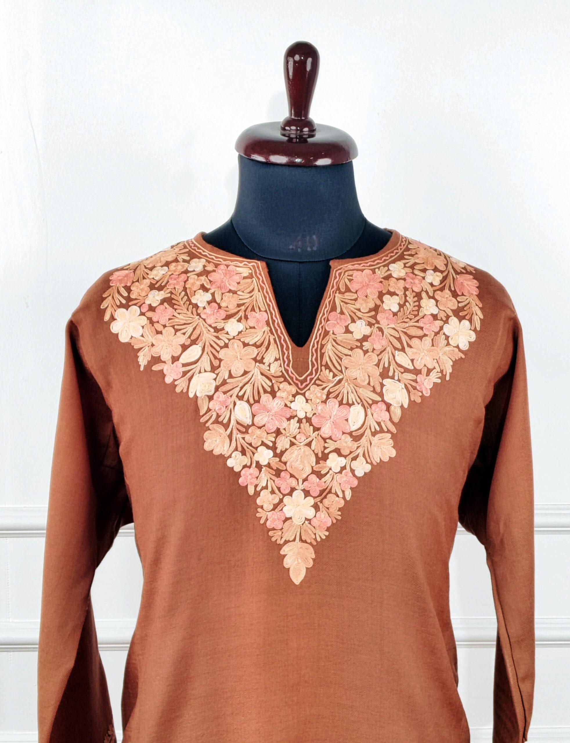 7c-1-600x782 Shaam-e-Russet Aari Embroidered Wool Pheran - Image 4