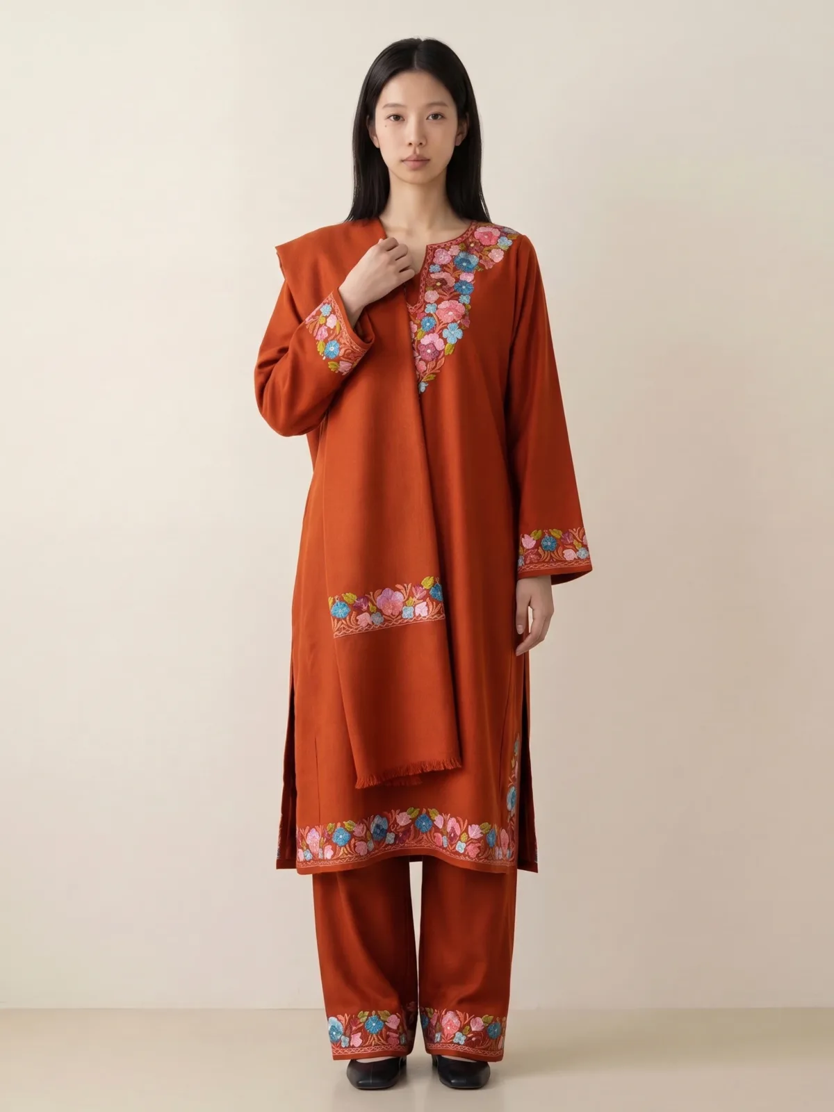 Gulnaar-e-Aatish Aari Embroidered Acro Wool Pheran Set (Pheran, Scarf & Trousers)