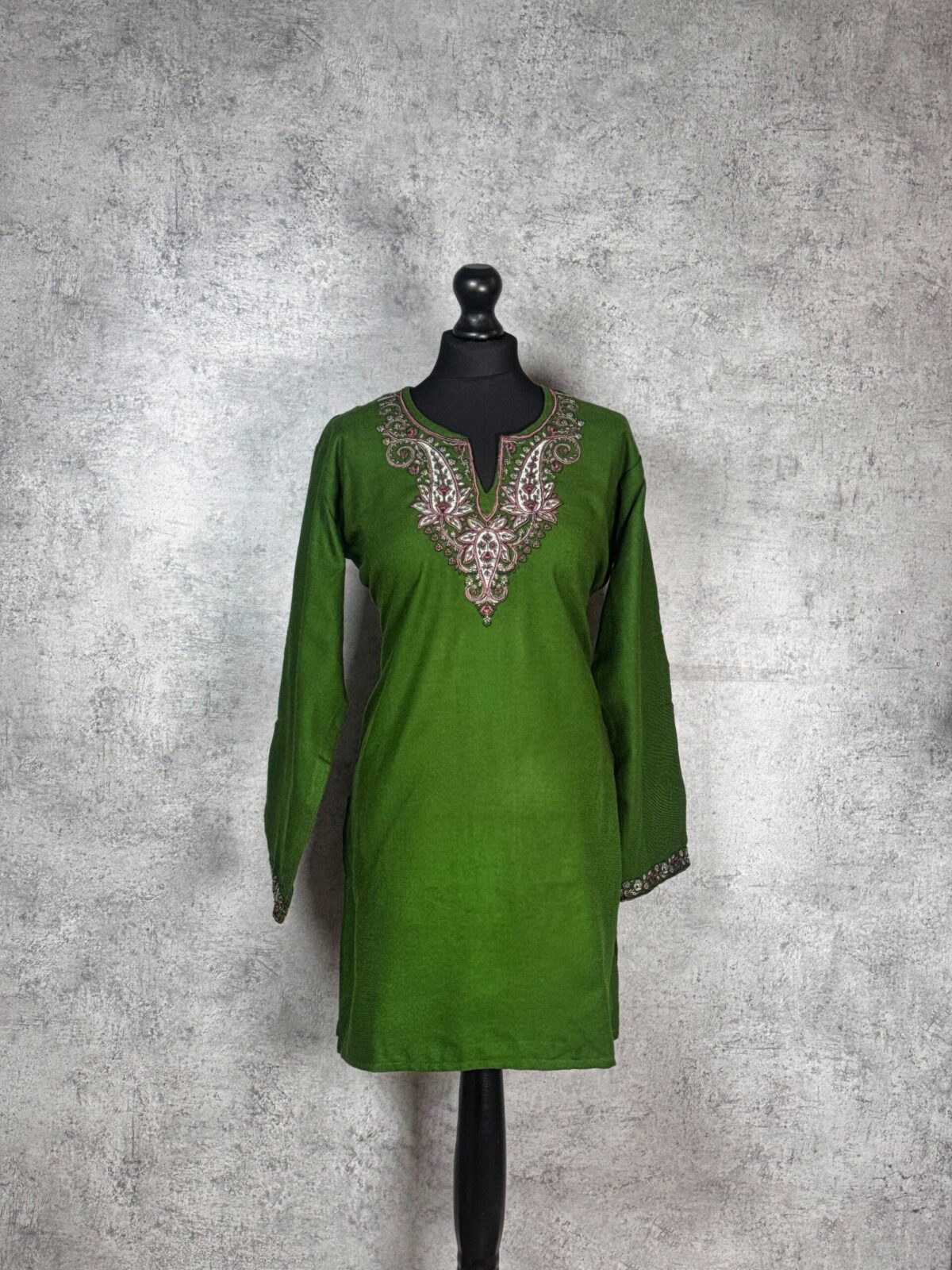 Jadevine Embroidered Kashmiri Kurti