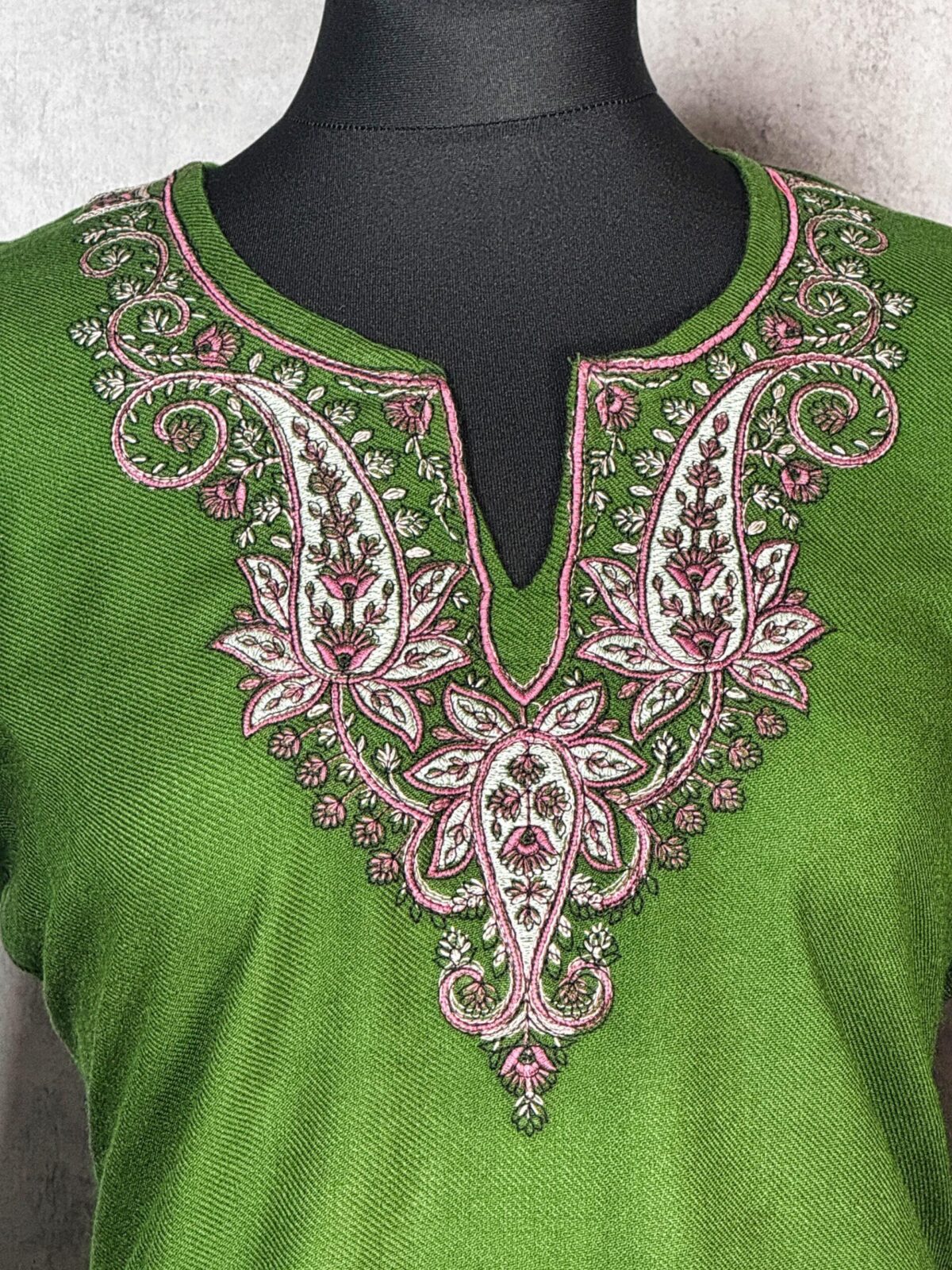 Jadevine Embroidered Kashmiri Kurti