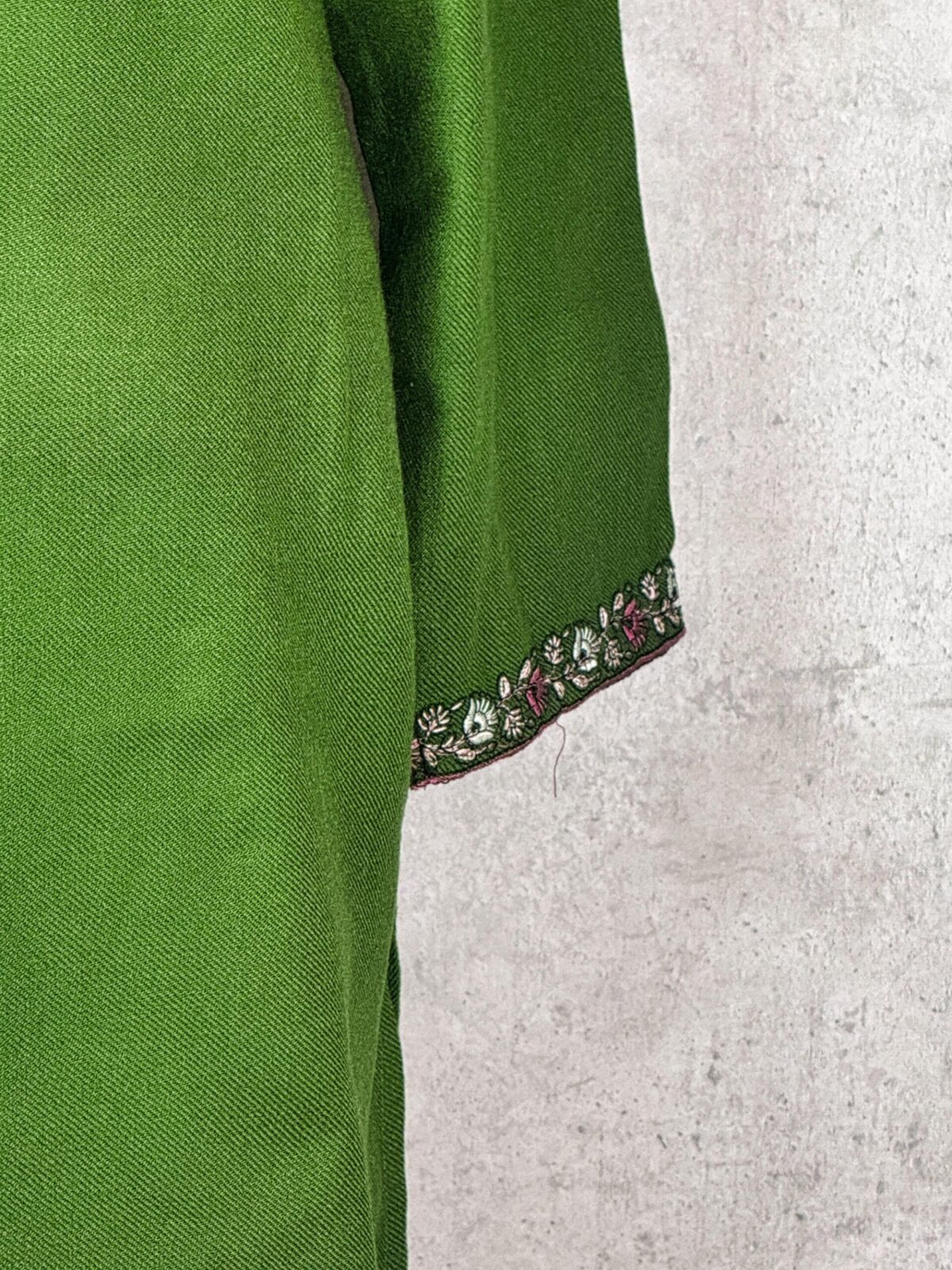 Jadevine Embroidered Kashmiri Kurti