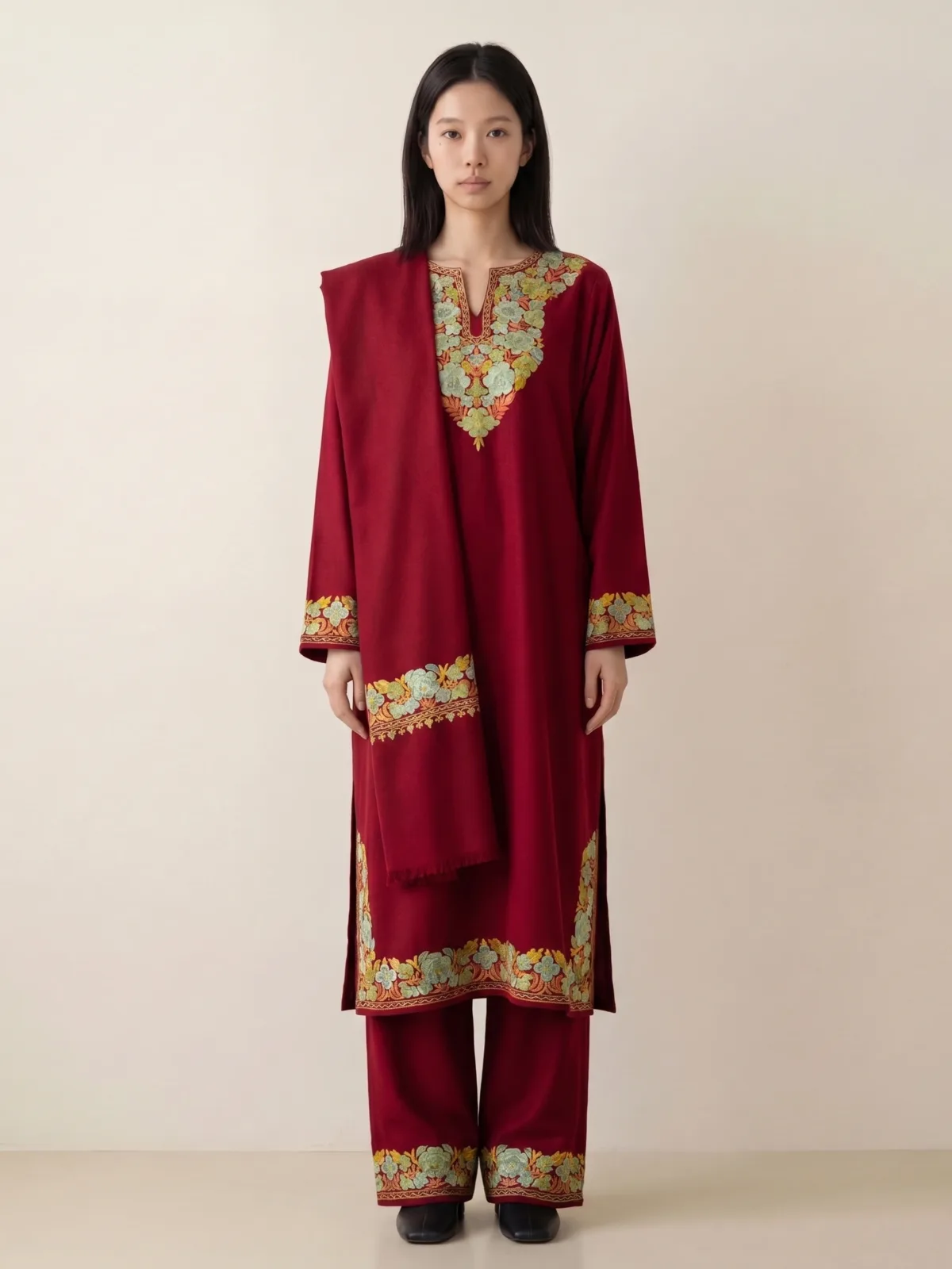 Laal Gulshan Aari Embroidered Acro Wool Pheran Set (Pheran, Scarf & Trousers)