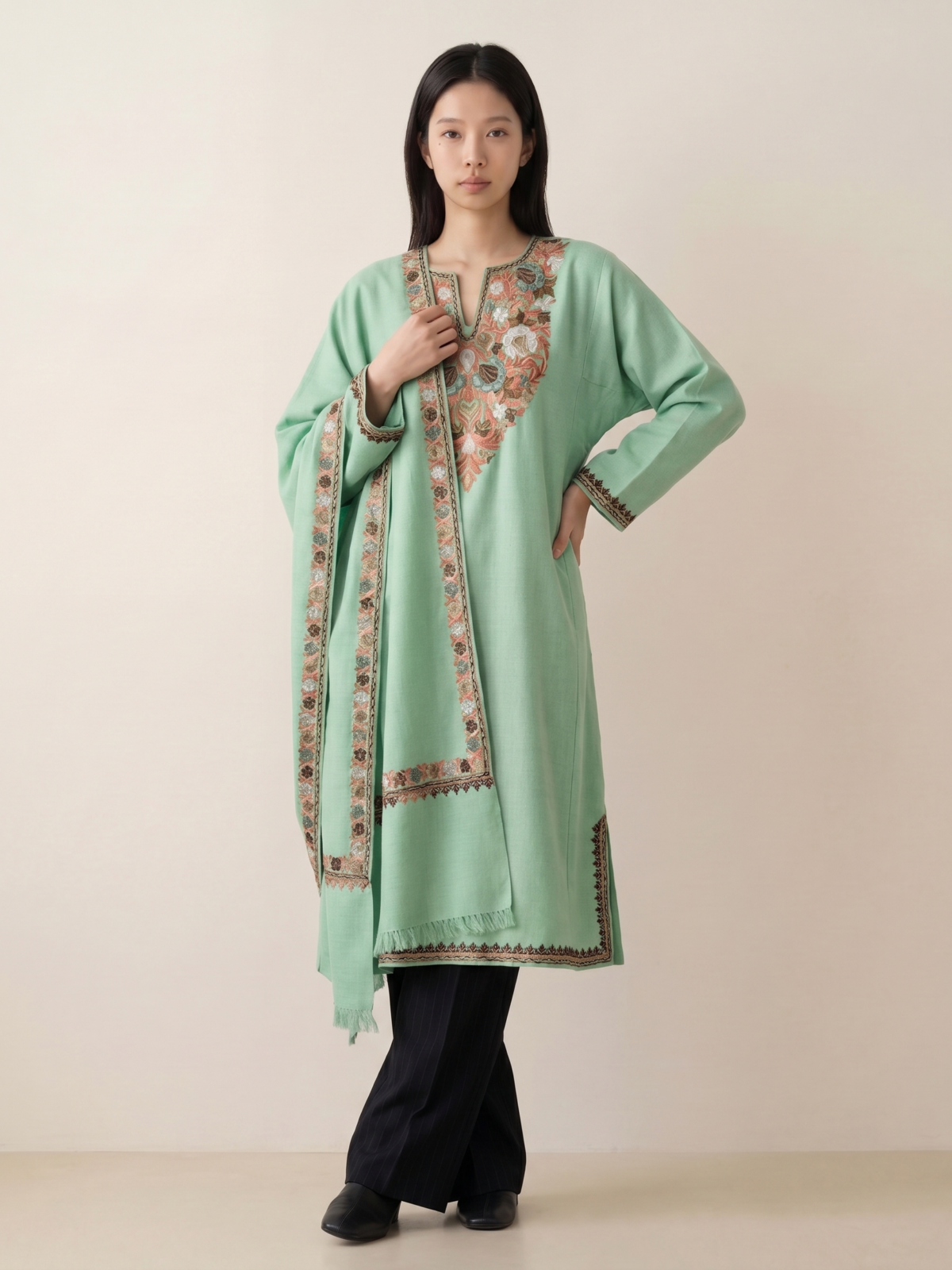 Sabz-e-Mehr Aari Embroidered Wool Pheran