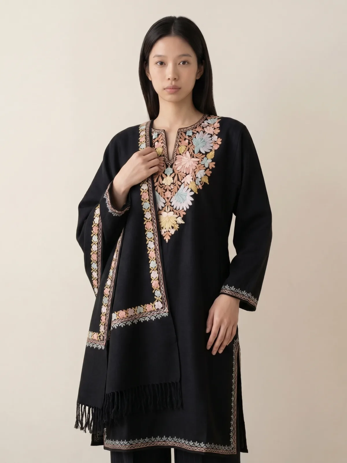 Sukoon-e-Shab Aari Embroidered Wool Pheran