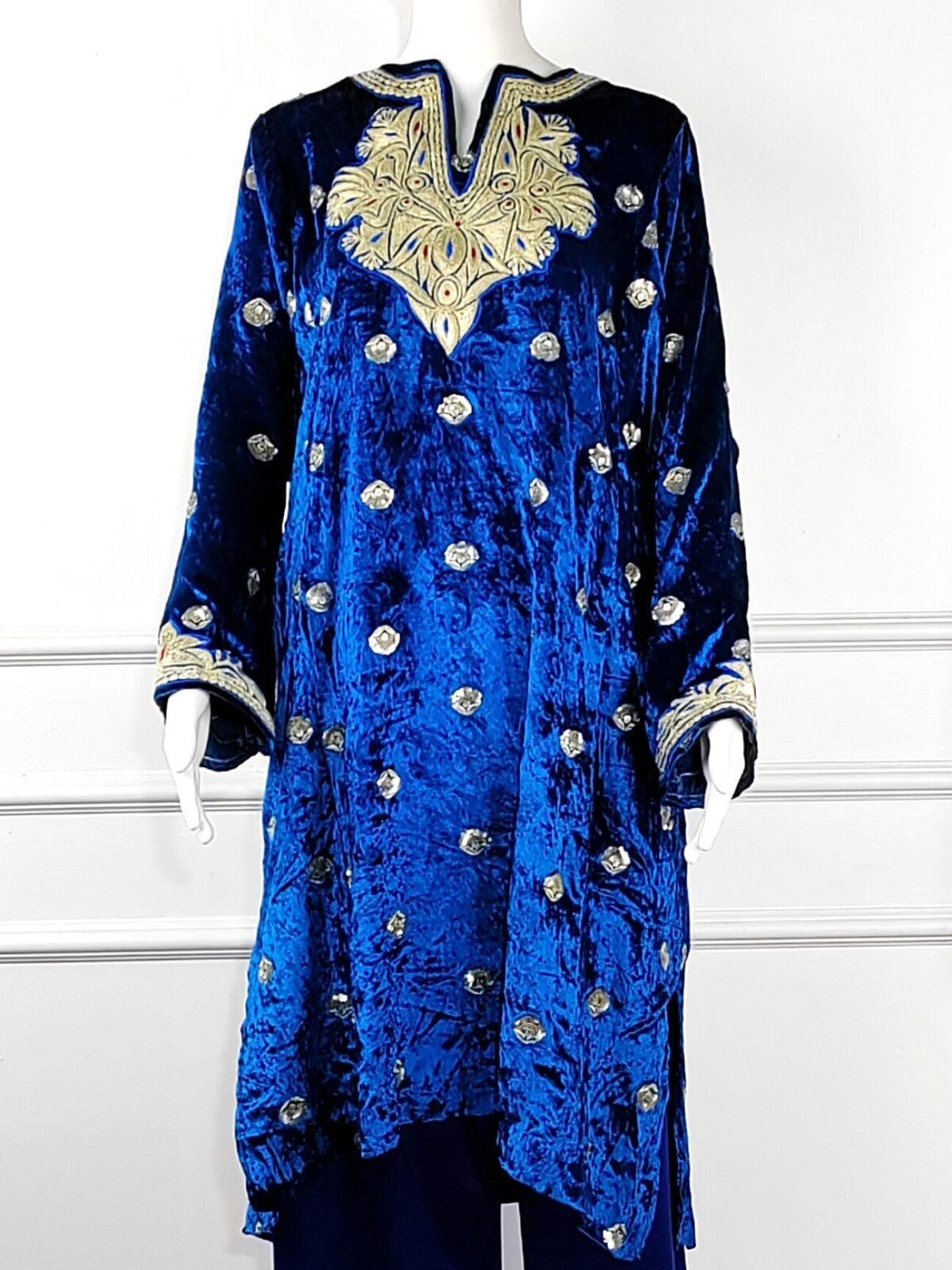 Zarqash Noor Kashmiri Velvet Pheran Set