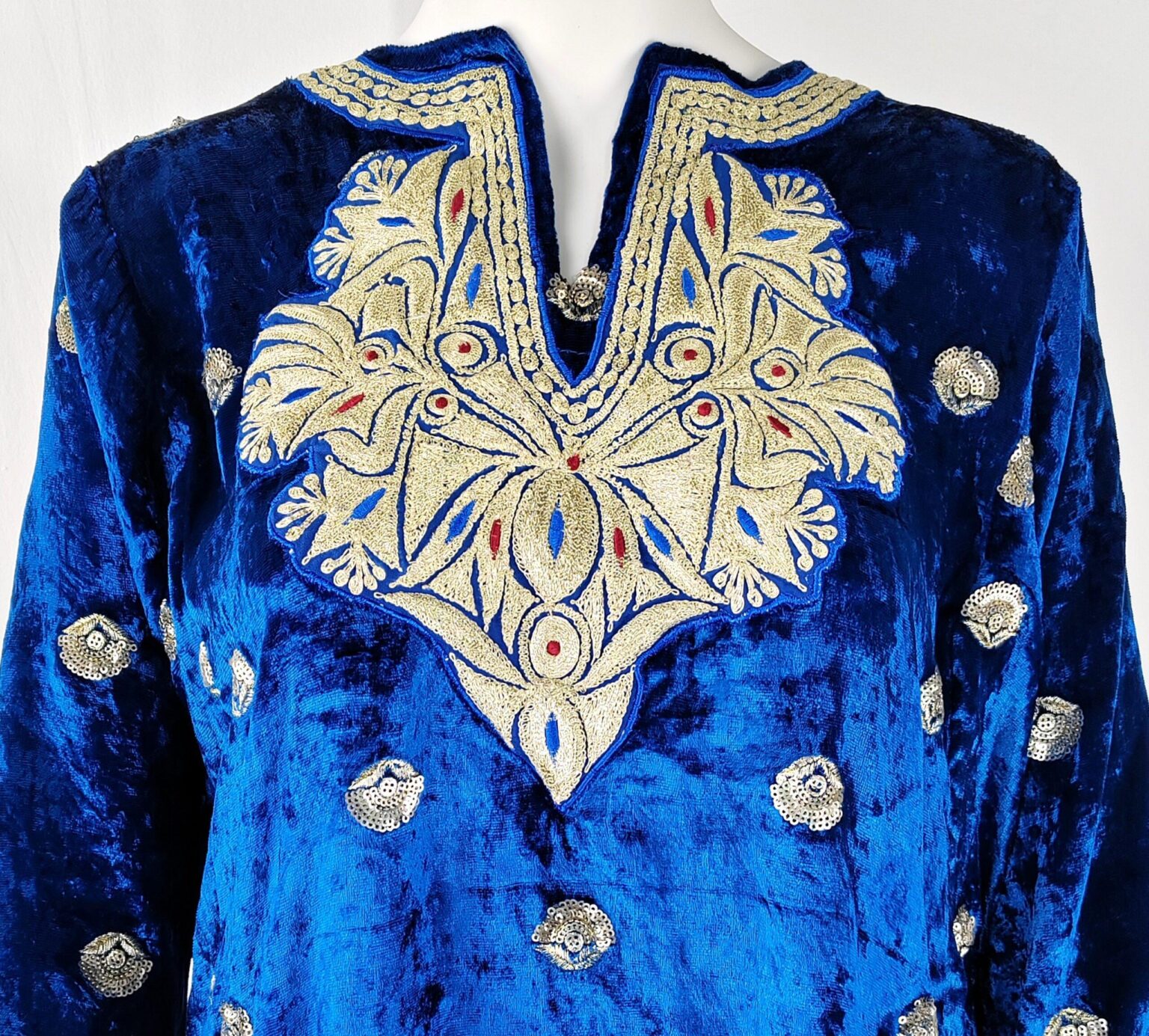 Zarqash Noor Kashmiri Velvet Pheran Set