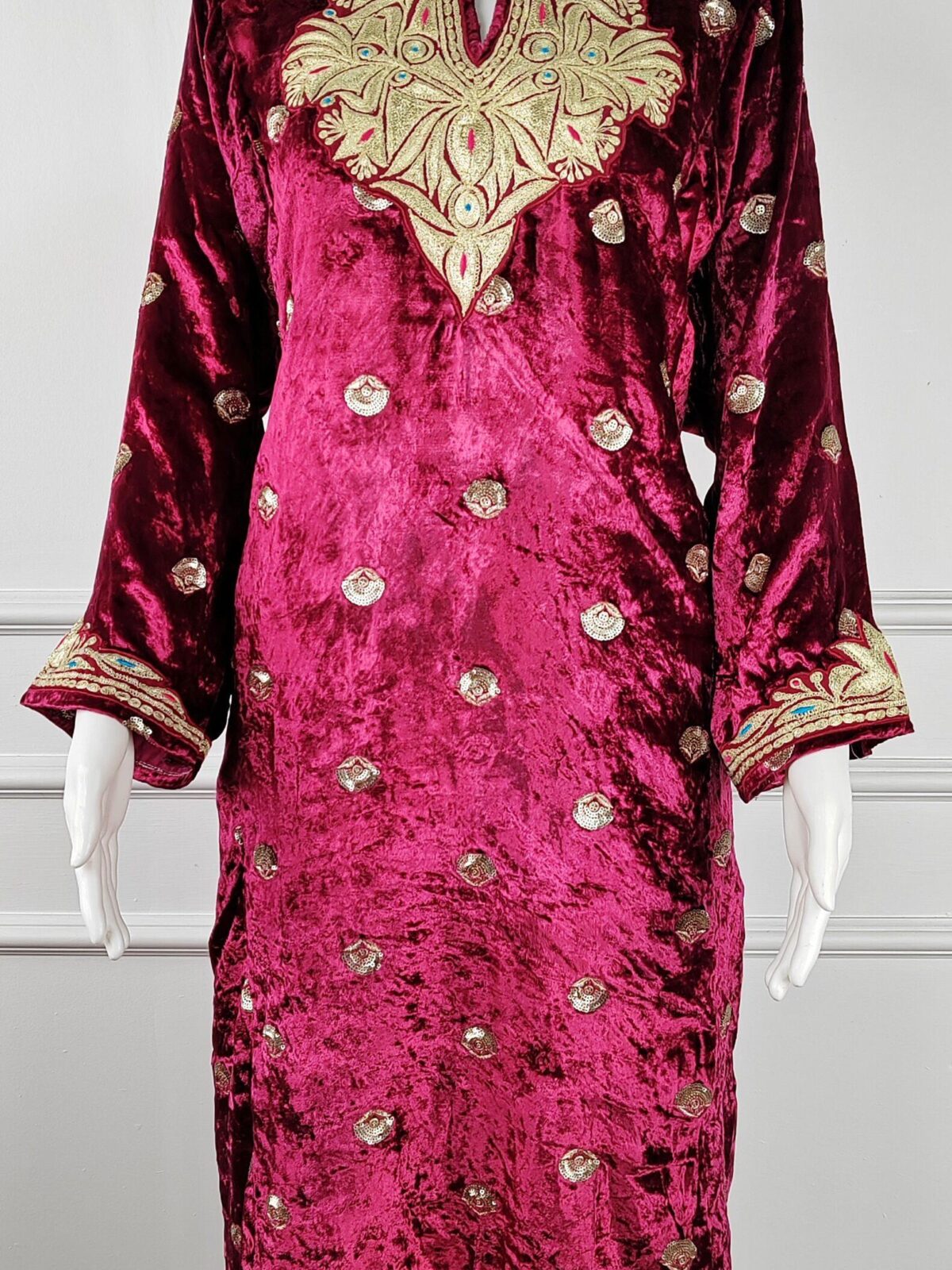 Gulzar-e-Zar Kashmiri Velvet Pheran Set