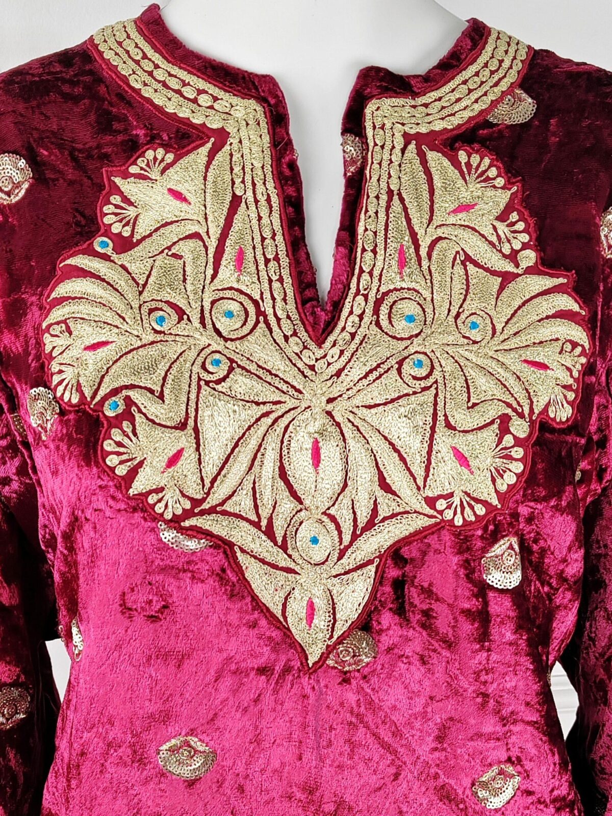Gulzar-e-Zar Kashmiri Velvet Pheran Set
