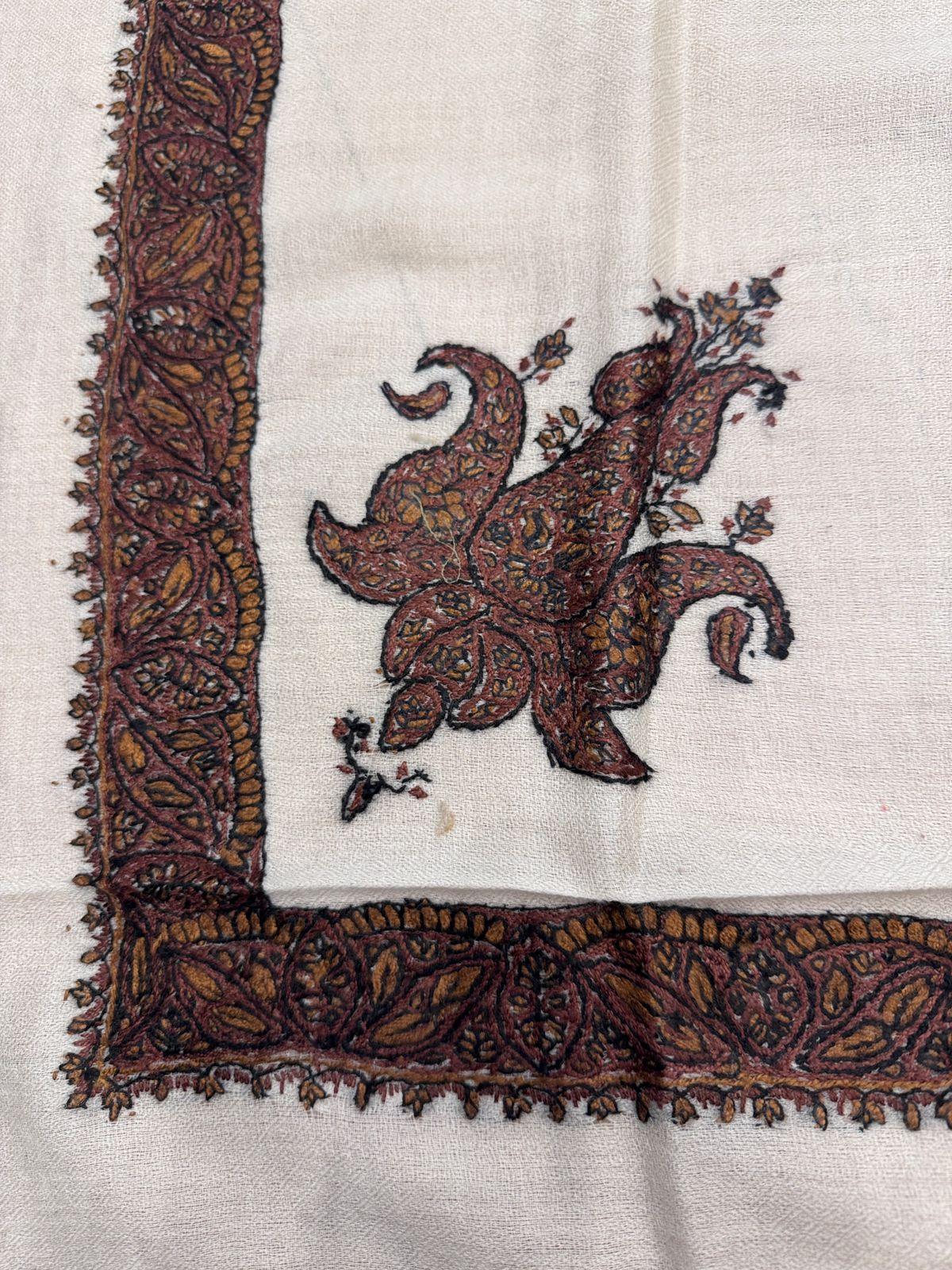 WhatsApp-Image-2026-04-04-at-13.09.43-6-700x933 Kashida Needle Shemagh - Image 2