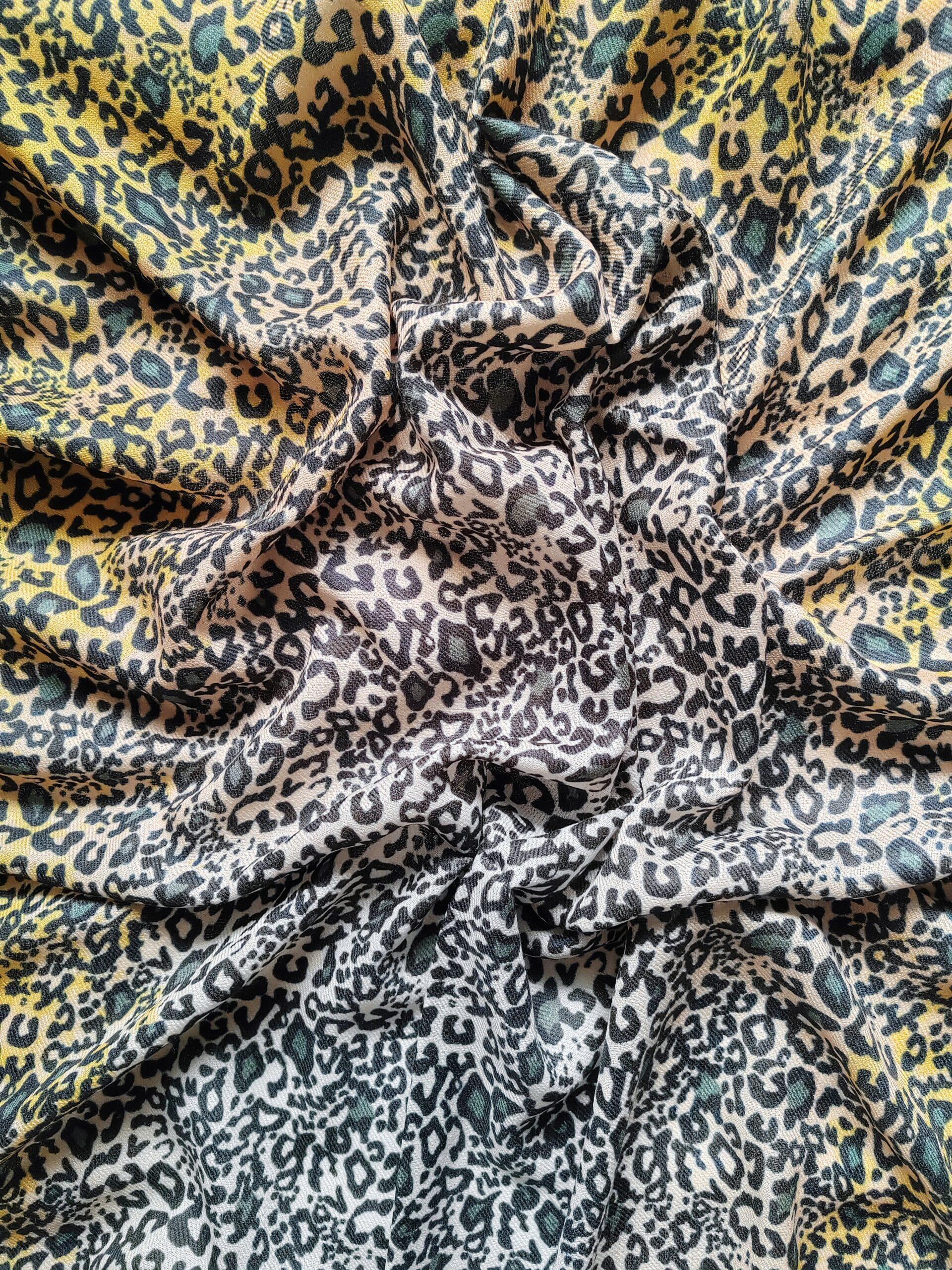 1d-1-Digital-Print-700x933 Sosan Kashmiri Wool Silk Scarf - Image 2