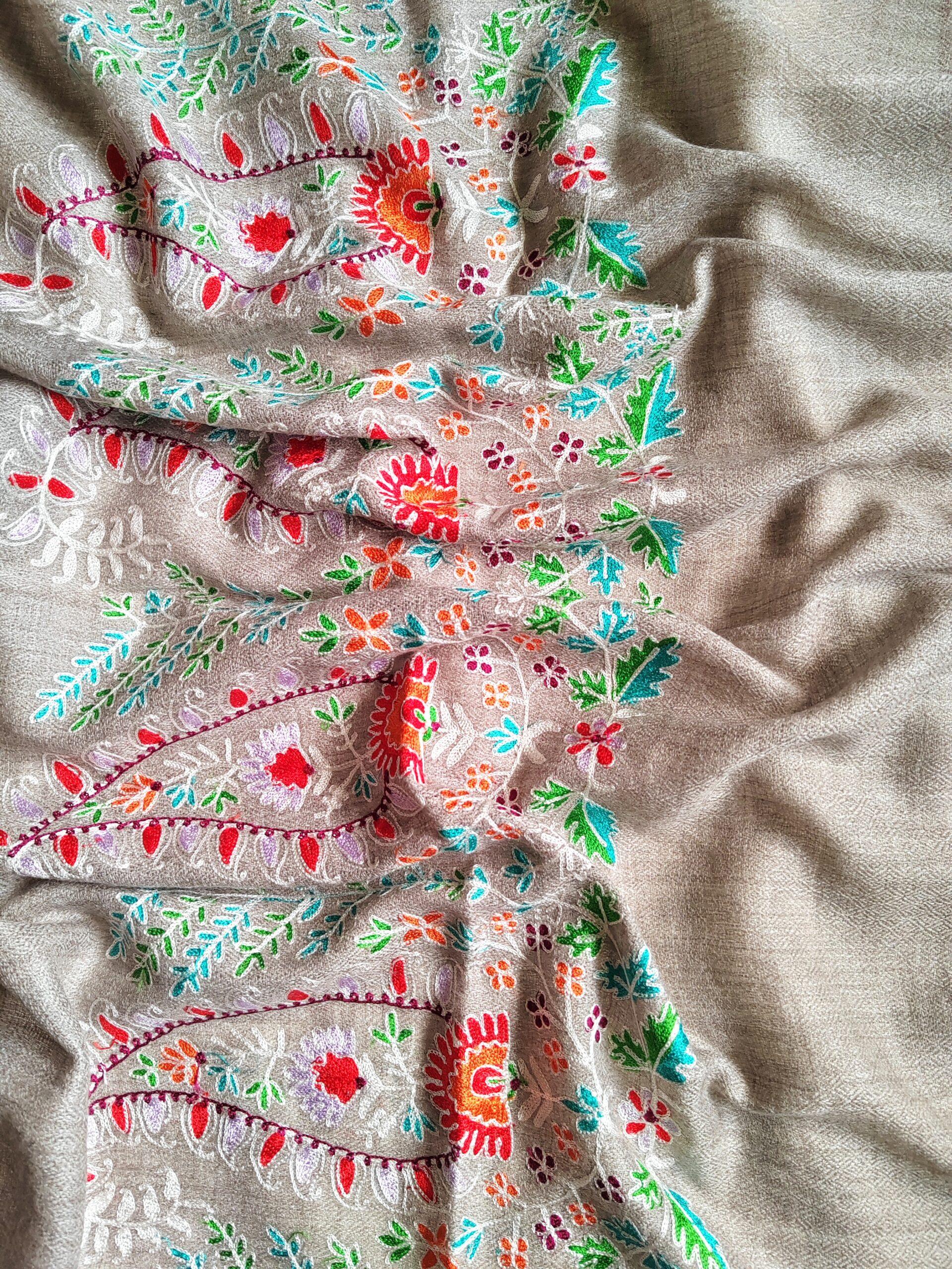 4d-1-MP-Palla-700x933 The Gulmarg Frost Kashmiri Wool Silk Scarf - Image 2