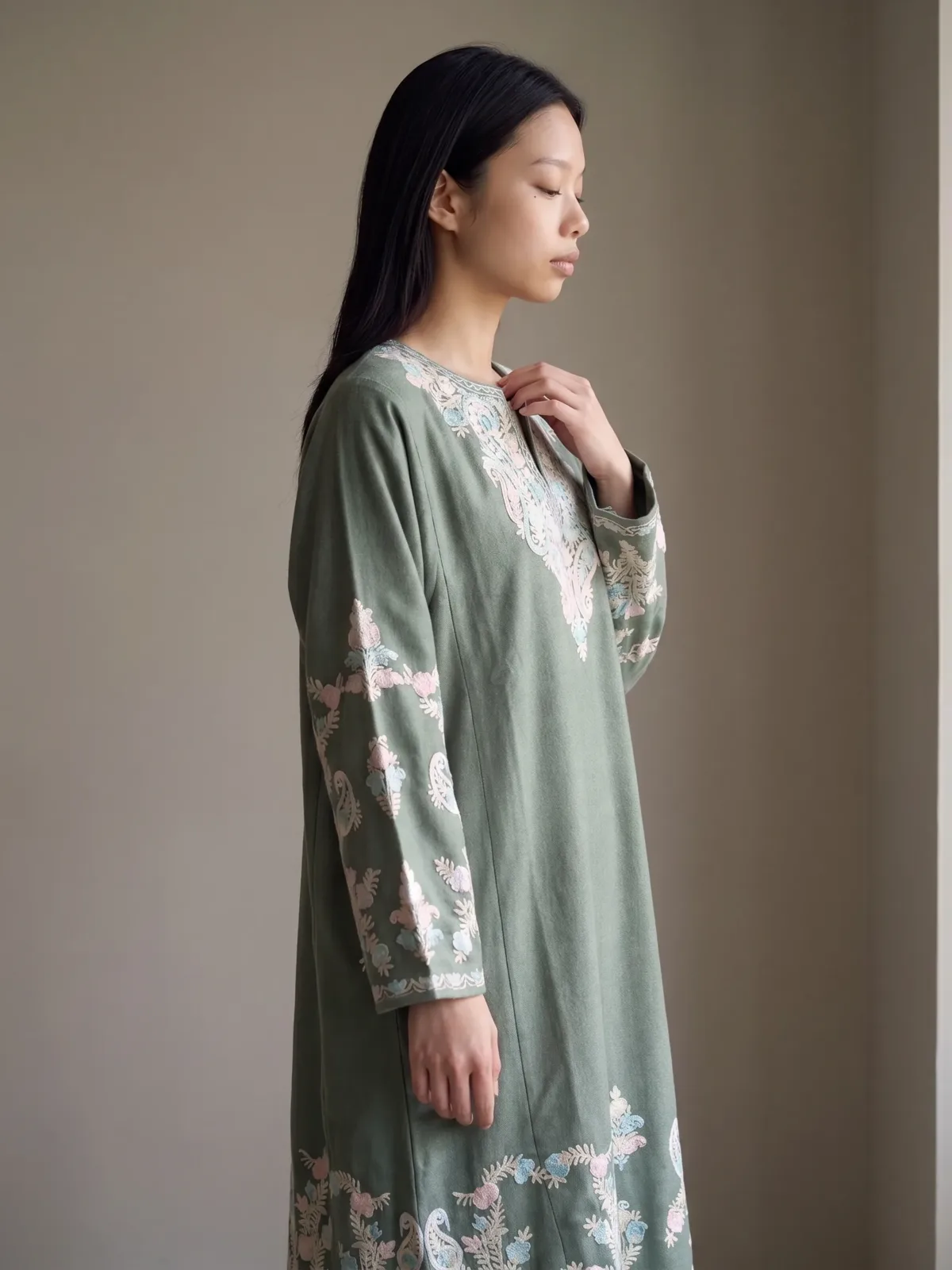 Bahar e Noor Kashmiri Acro Wool Aari Pheran in Olive Green