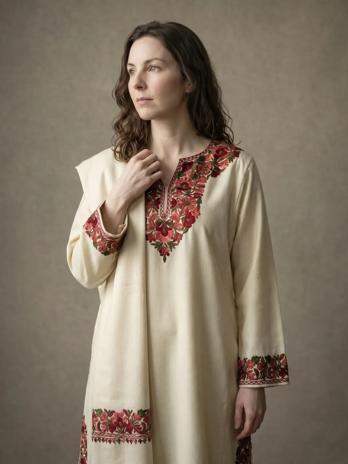 Gul-e-Kashan Aari Embroidered Acro Wool Pheran Set (Pheran, Scarf & Trousers)