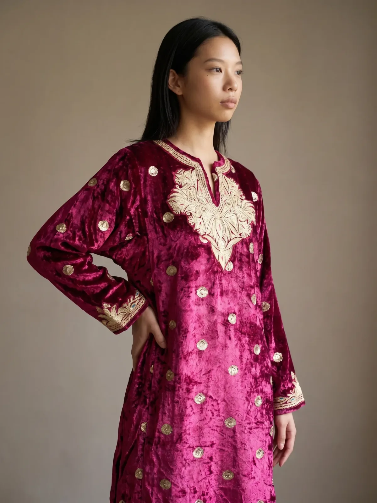 Gulzar-e-Zar Kashmiri Velvet Pheran Set