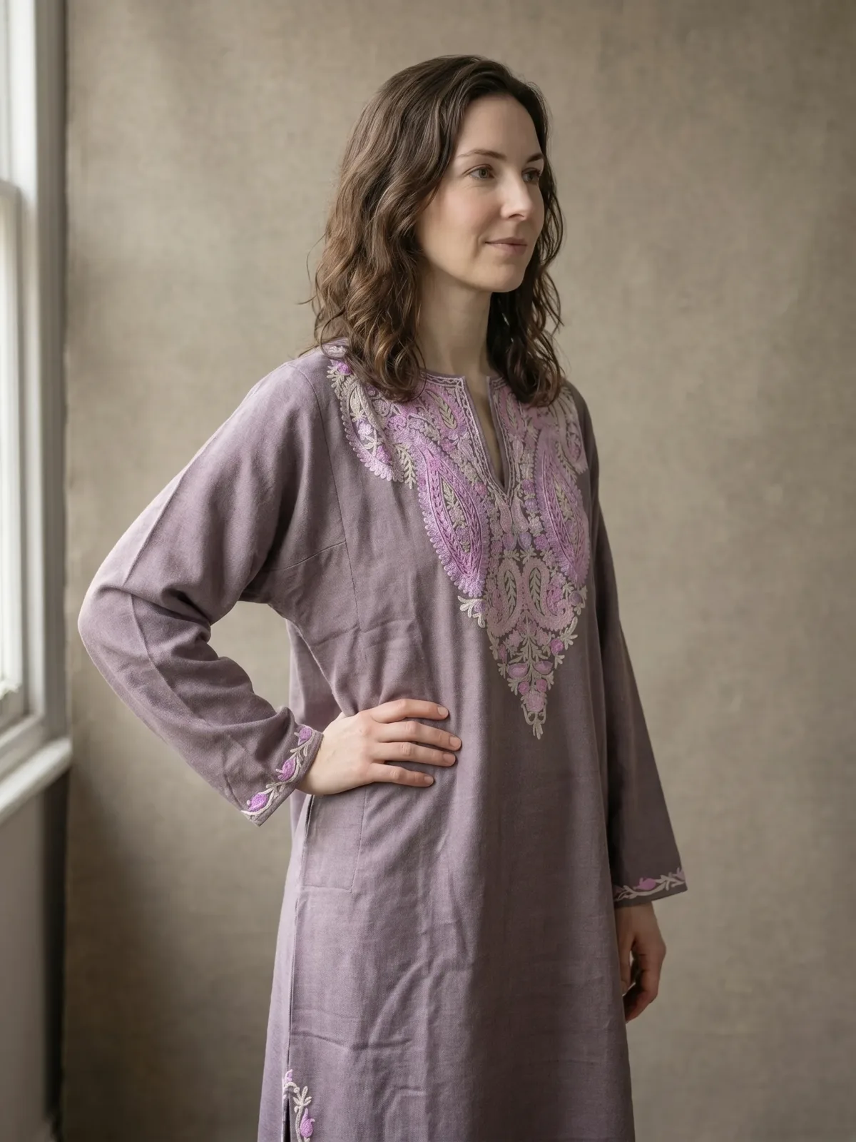 Naqsh e Jahan Kashmiri Acro Wool Aari Pheran in Lavender