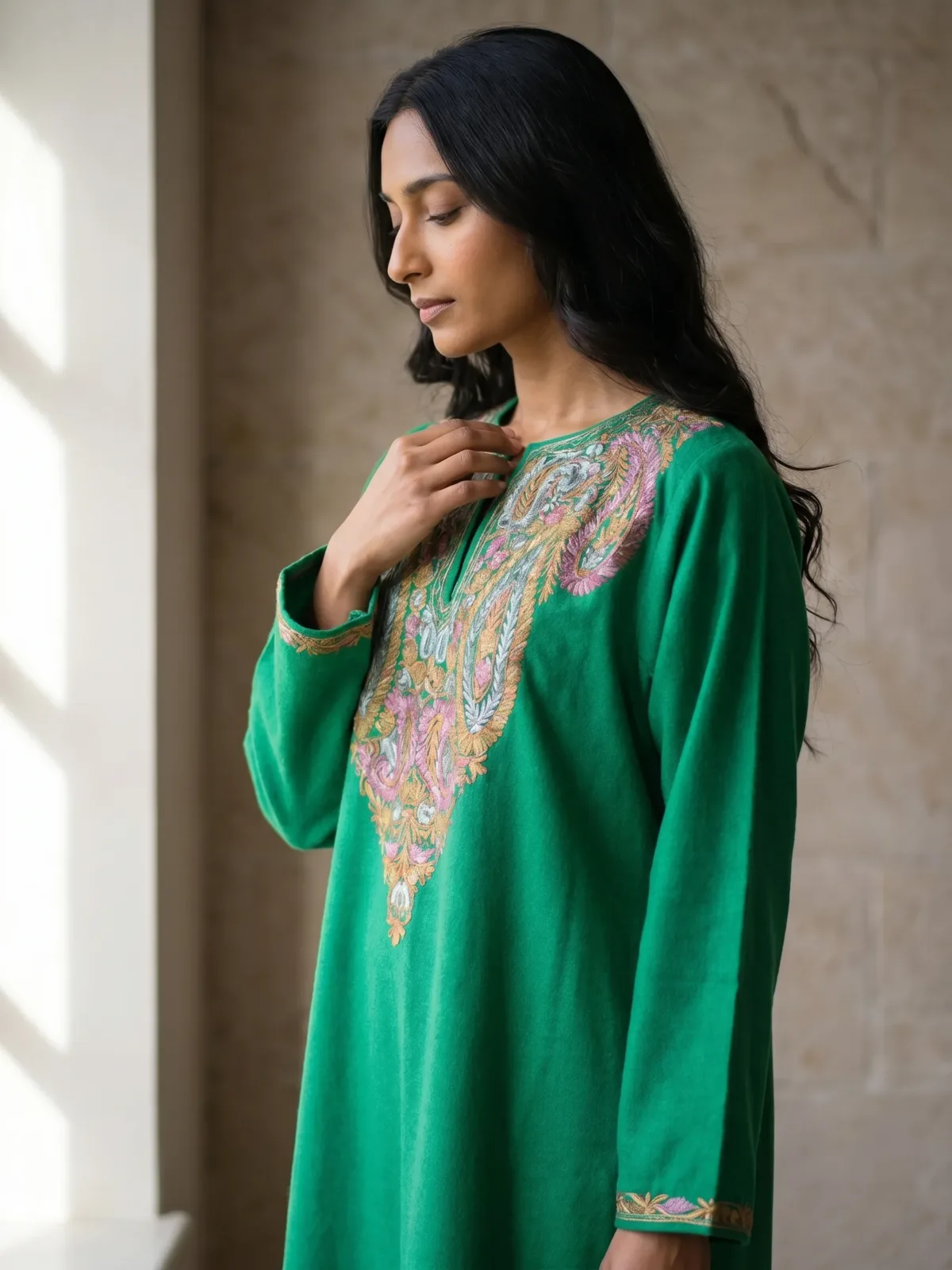 Poshkaar – Green Acro Wool Aari Embroidered Pheran