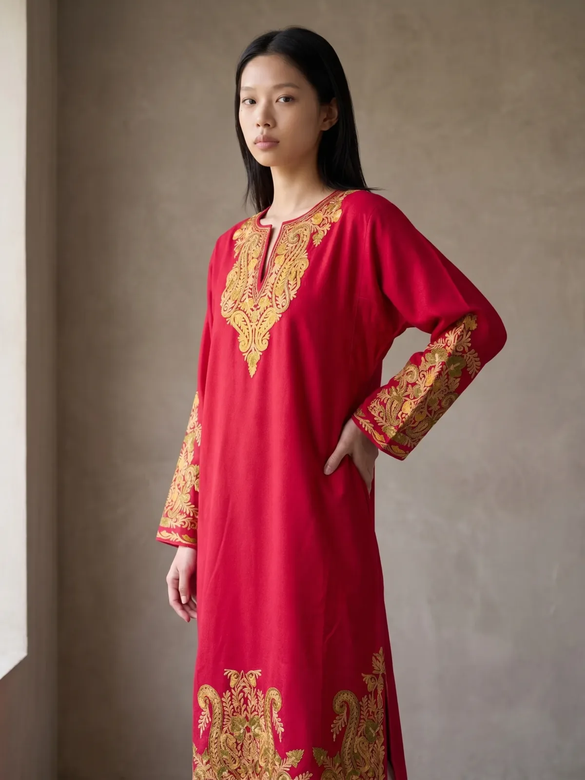 Rang-e-Mahraab Kashmiri Acro Wool Aari-Embroidered Pheran