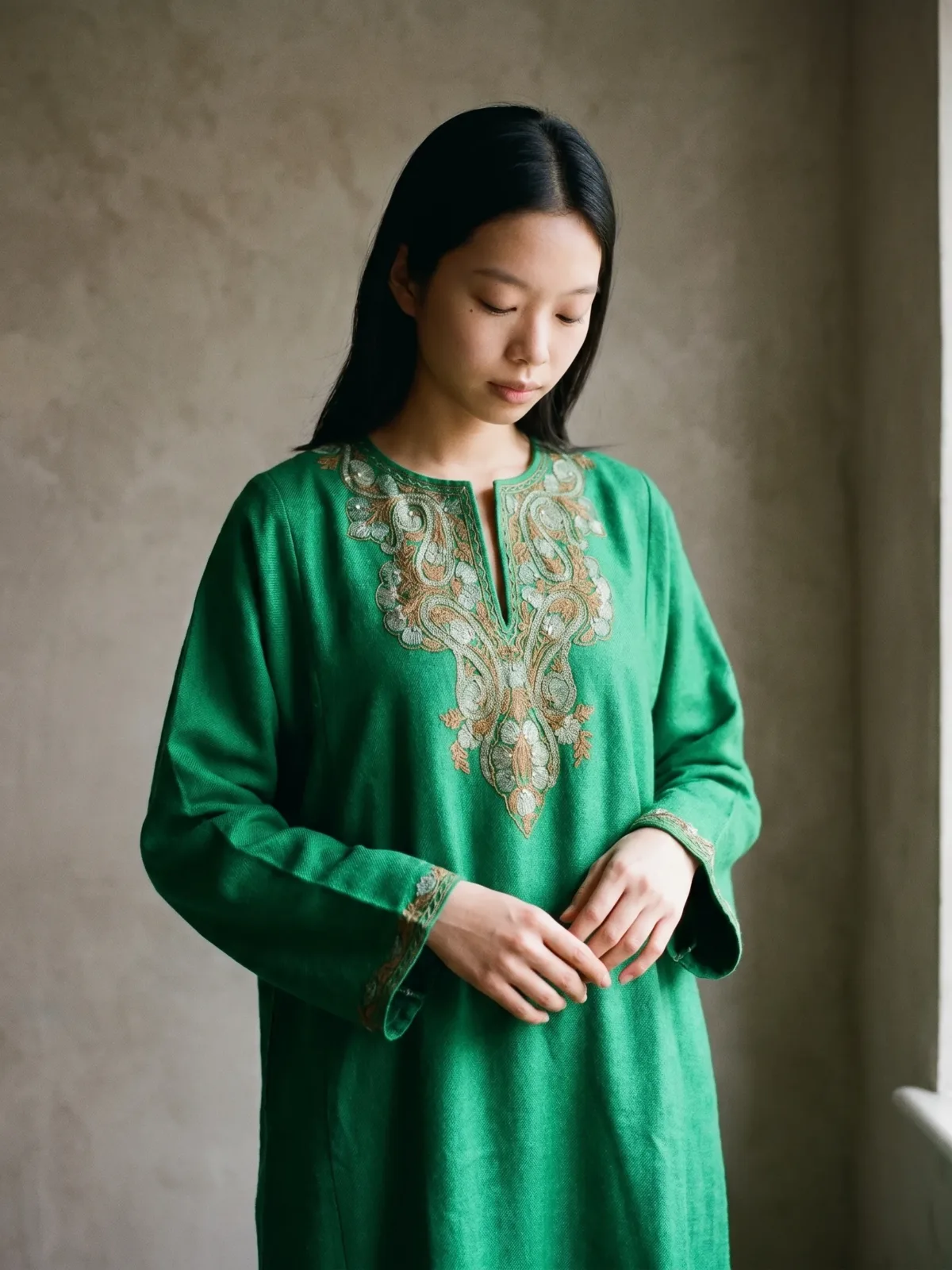 Sabz Gul-Green Acro Wool Aari Embroidered Pheran