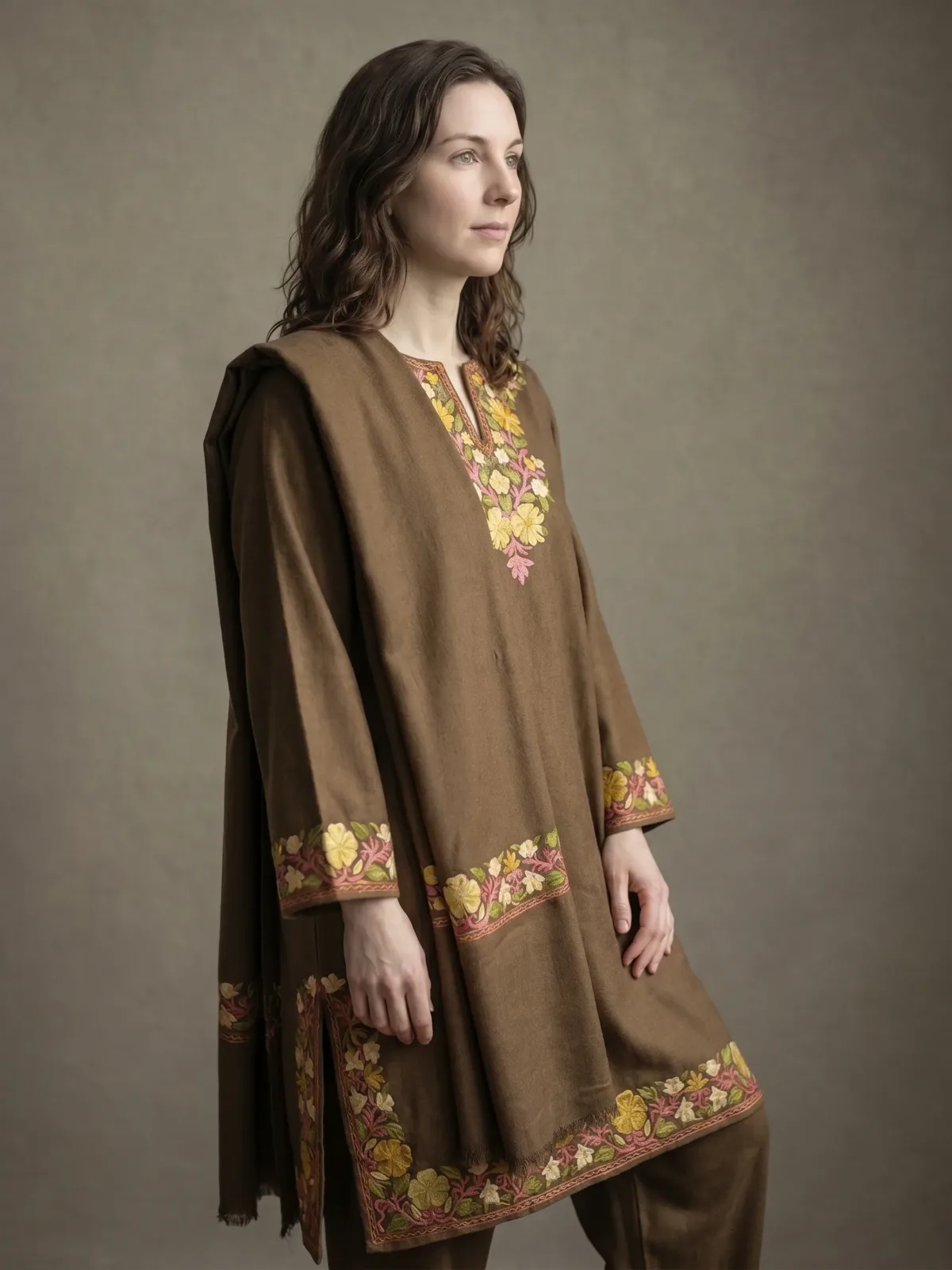 Zarif Aari Embroidered Acro Wool Pheran Set (Pheran, Scarf & Trousers)