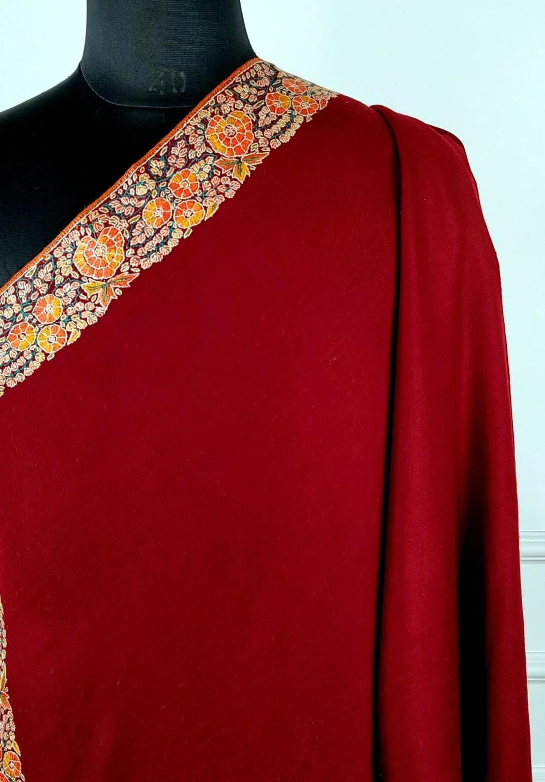 Noor-e-Zar Sozni Shawl