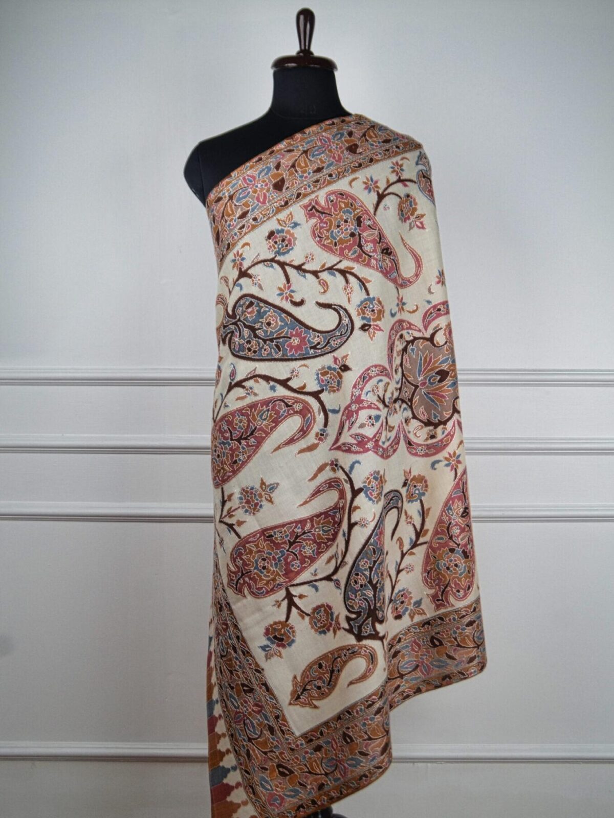 Heritage Ivory Paisley Shawl