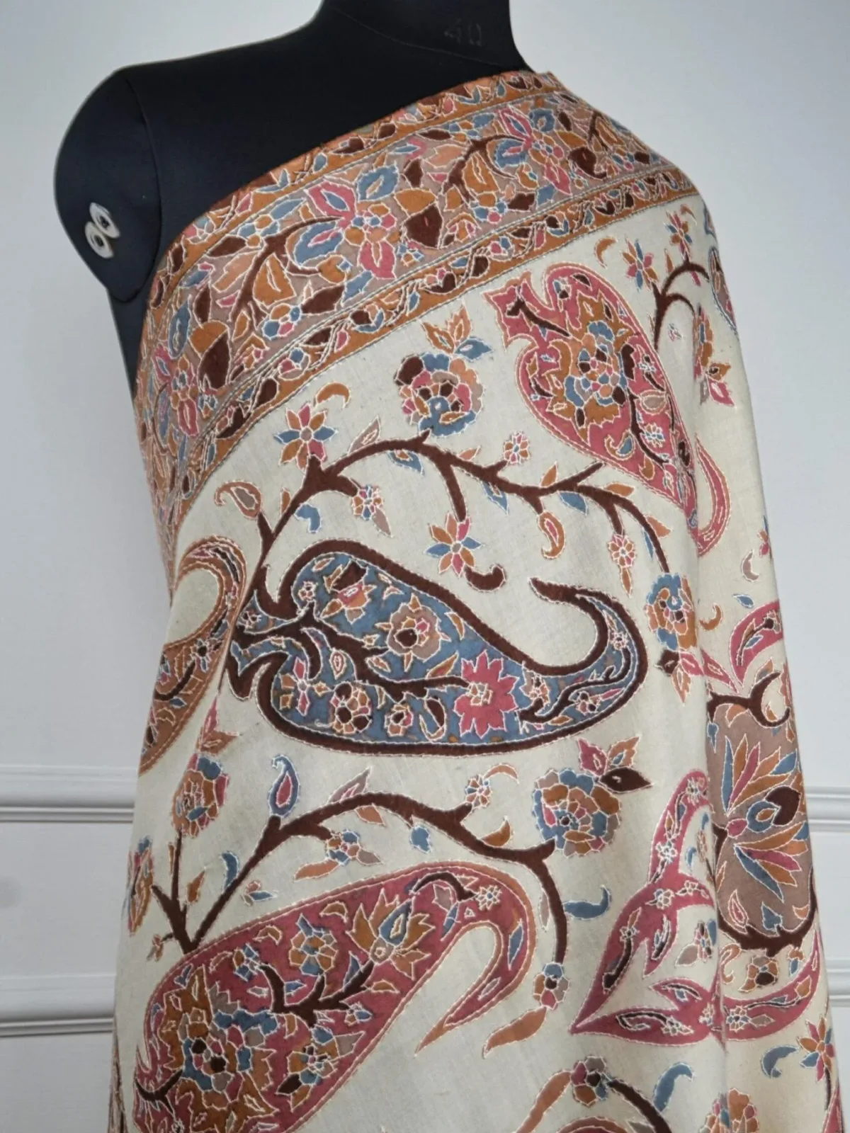 Heritage Ivory Paisley Shawl