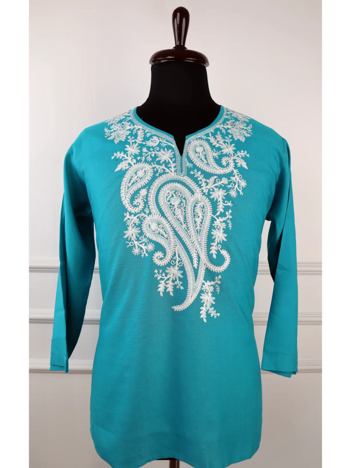 Gulaal Kashmiri Cotton Aari Kurti in Turquoise